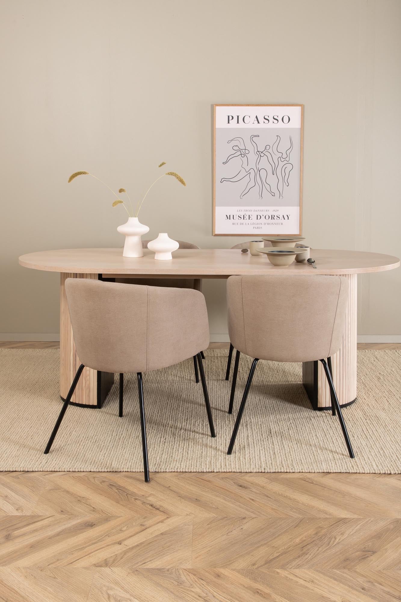 Stilvolles Bianca Esszimmerset: Ideal für geräumige Essbereiche.