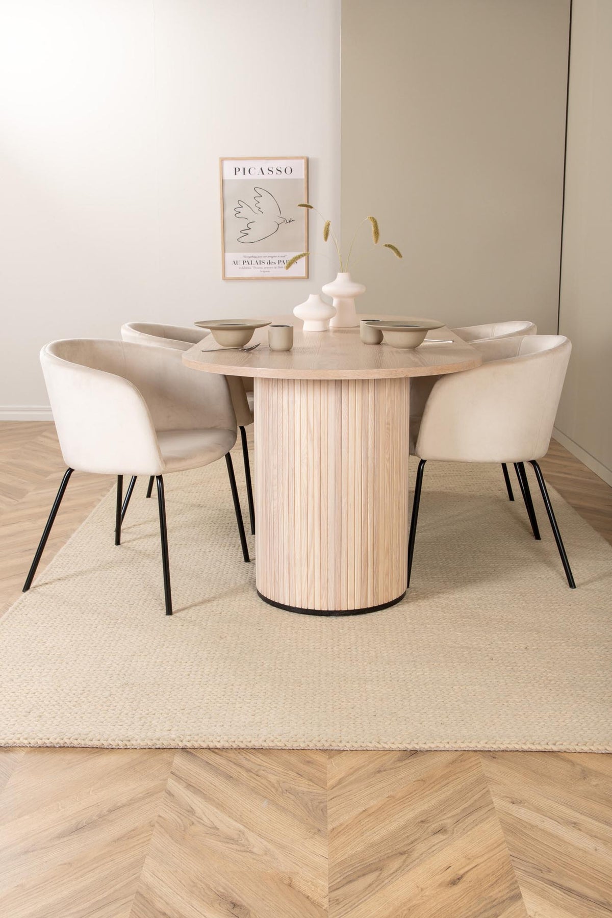 Bianca Esszimmerset + Berit 200cm/4St. in Weiss / Beige präsentiert im Onlineshop von KAQTU Design AG. Esszimmerset ist von Venture Home