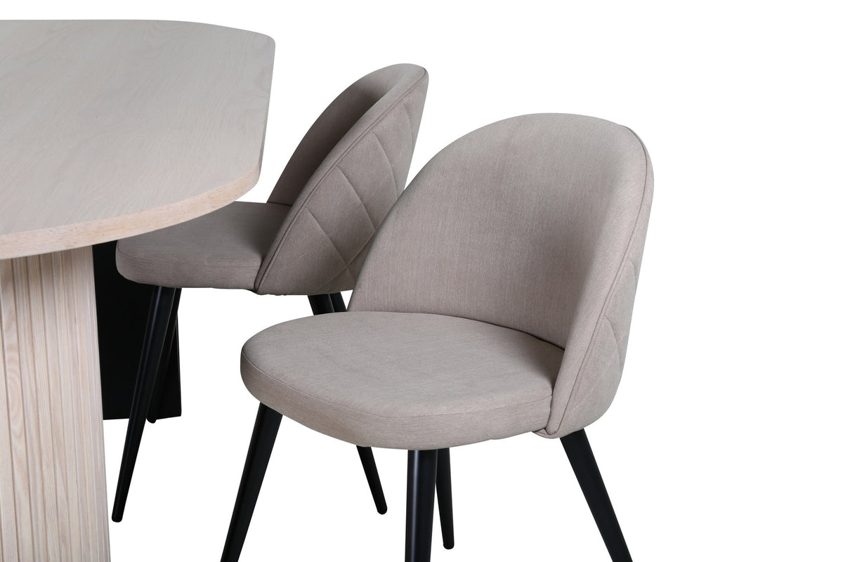 Ovaler Esstisch mit weiss gewaschenem schwarzem Furnier und vier Stühlen mit beige-schwarzem Polyester-Leinen-Bezug und Samtnähten