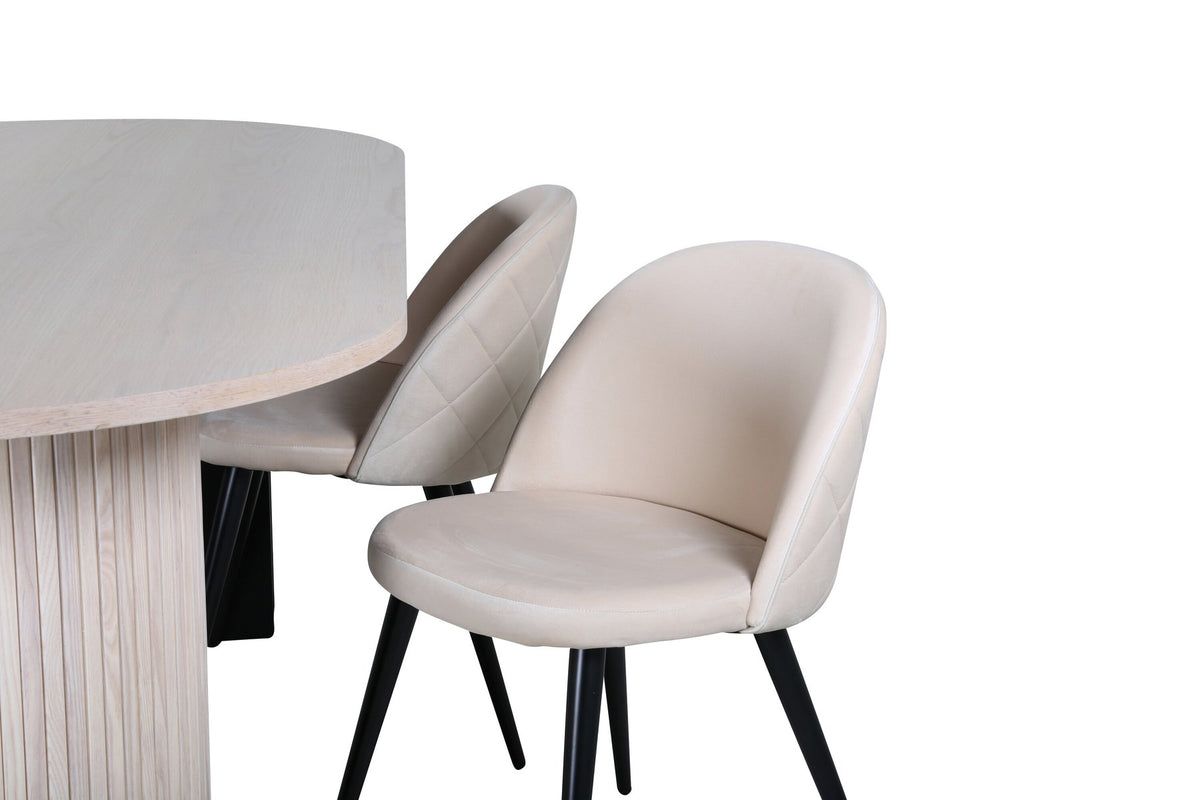 Ovaler Esstisch mit weiss gewaschenem schwarzem Furnier und vier Stühlen mit beige-schwarzem Polyester-Leinen-Bezug und Samtnähten