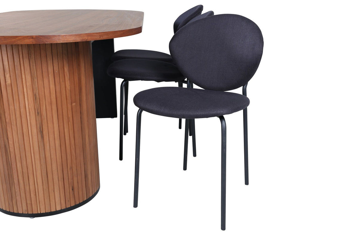 Ovaler Esstisch aus Nussbaum-MDF mit Furnier und Stahlbeinen, dazu zwei schwarze Polsterstühle mit Metallbeinen im Set.