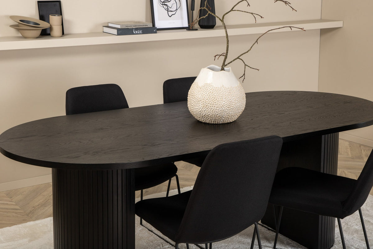 Schwarzes Bartischset Bianca mit vier Muce-Stühlen, Tischplatte aus MDF mit Furnier, Stuhlbeine aus schwarzem Metall, Sitz aus Polyester.