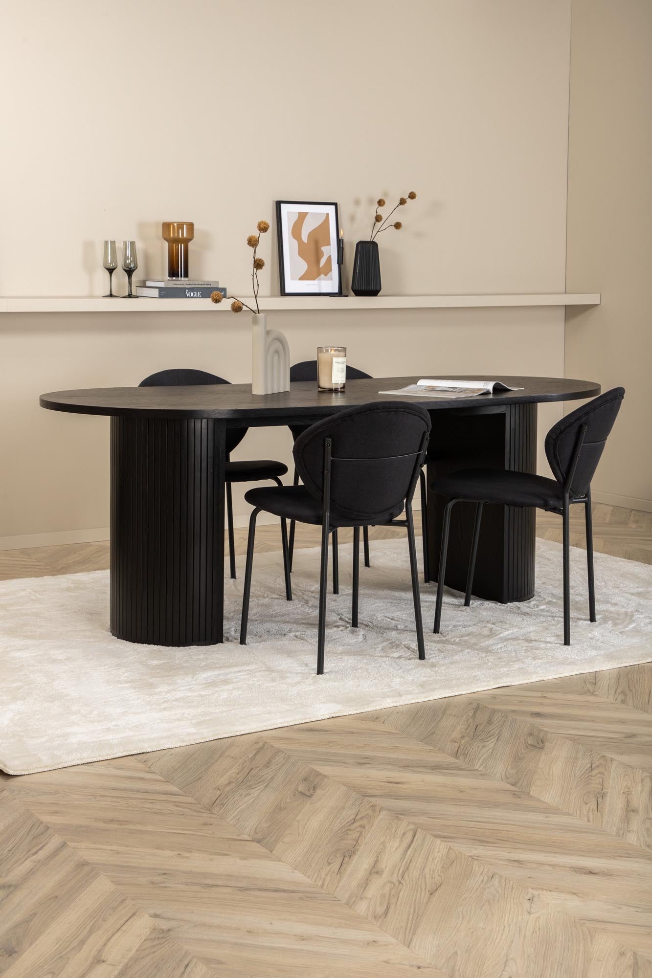 Stilvolles Bianca Esszimmerset mit 4 Stühlen, 200cm, von Venture Home.