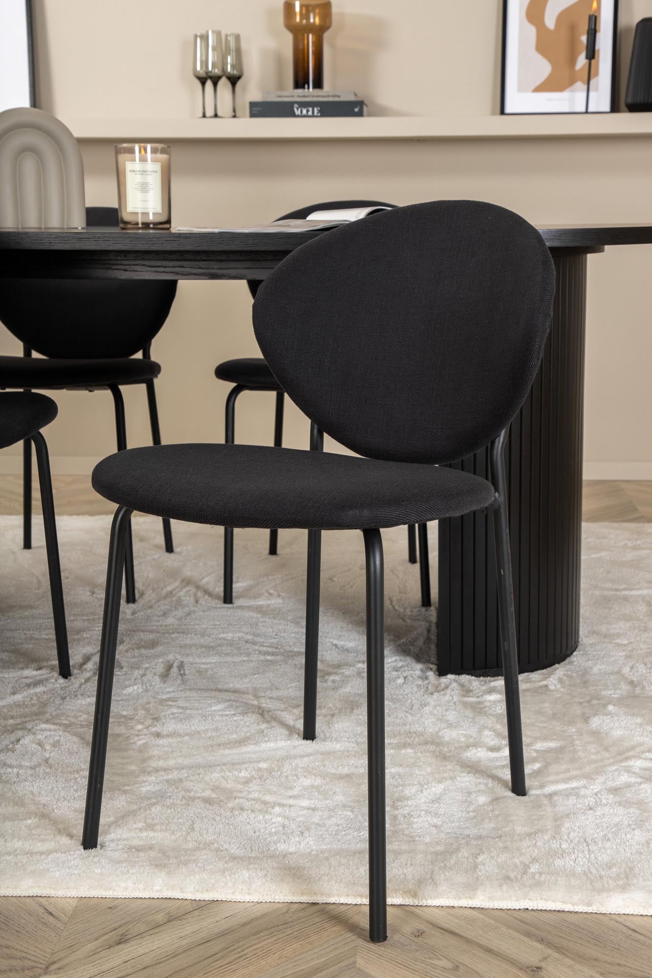 Elegantes Bianca Esszimmerset mit ovalem Tisch (200 cm) und 4 komfortablen Vault-Stühlen. Ideal für stilvolle Esszimmer.