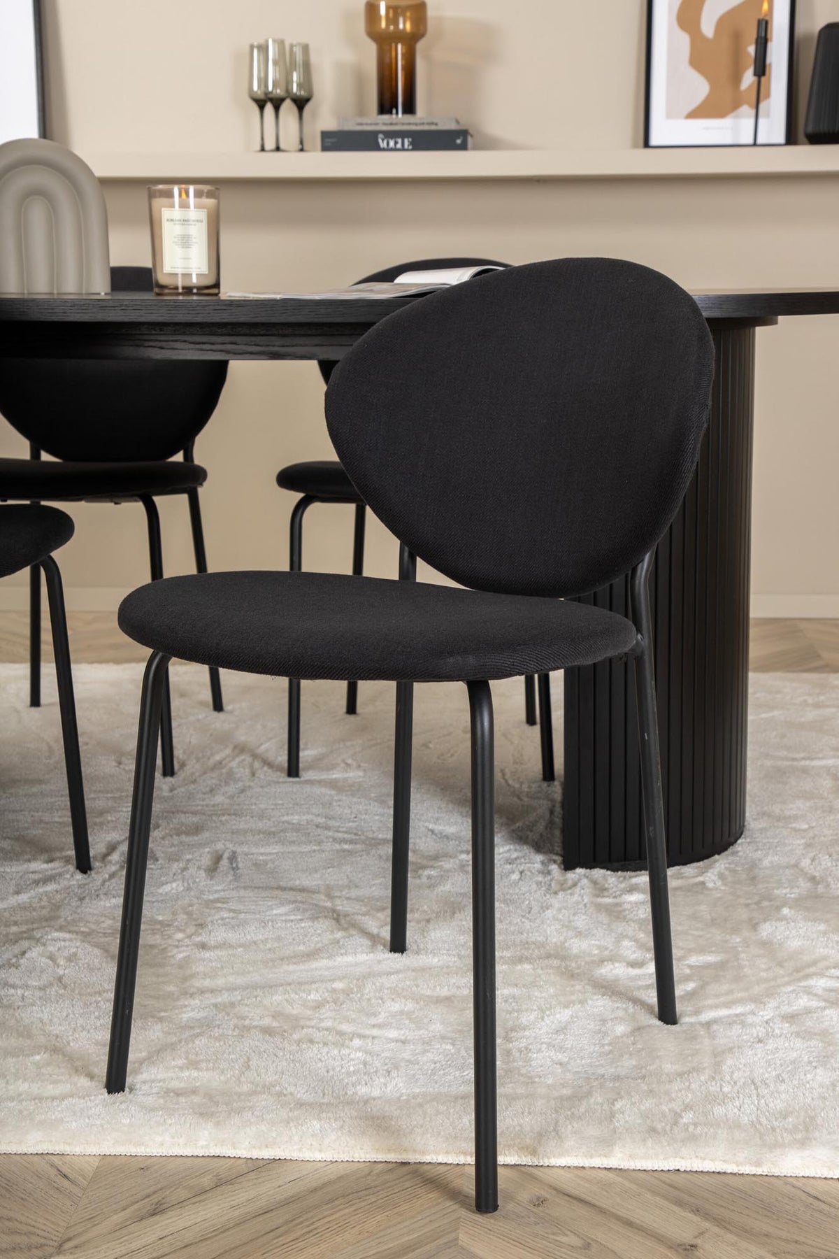 Bianca Esszimmerset + Vault 200cm/4St. in Schwarz präsentiert im Onlineshop von KAQTU Design AG. Esszimmerset ist von Venture Home