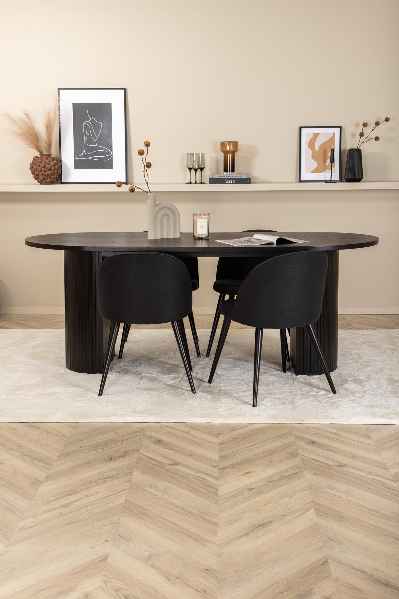 Bianca Esszimmerset: 200cm Tisch & 4 Samtstühle von Venture Home.