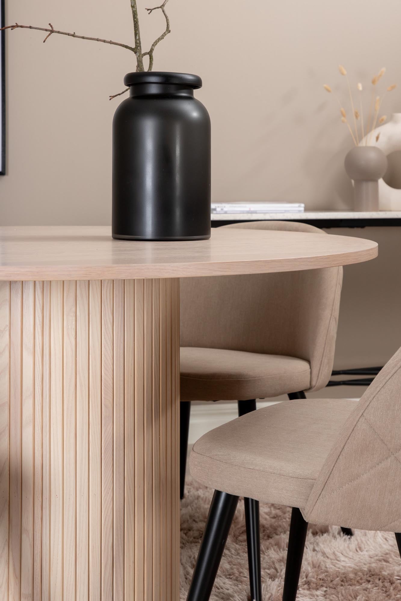 Stilvolles Bianca Esszimmerset mit rundem Tisch (⌀110cm) und 4 bequemen Velvet-Stühlen. Perfekt für gesellige Runden und zeitlose Eleganz.