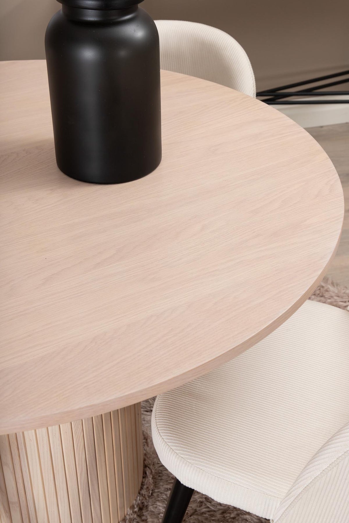 Bianca Esszimmerset + Velvet ⌀110cm/4St. in Weiss / Beige Velvet präsentiert im Onlineshop von KAQTU Design AG. Esszimmerset ist von Venture Home