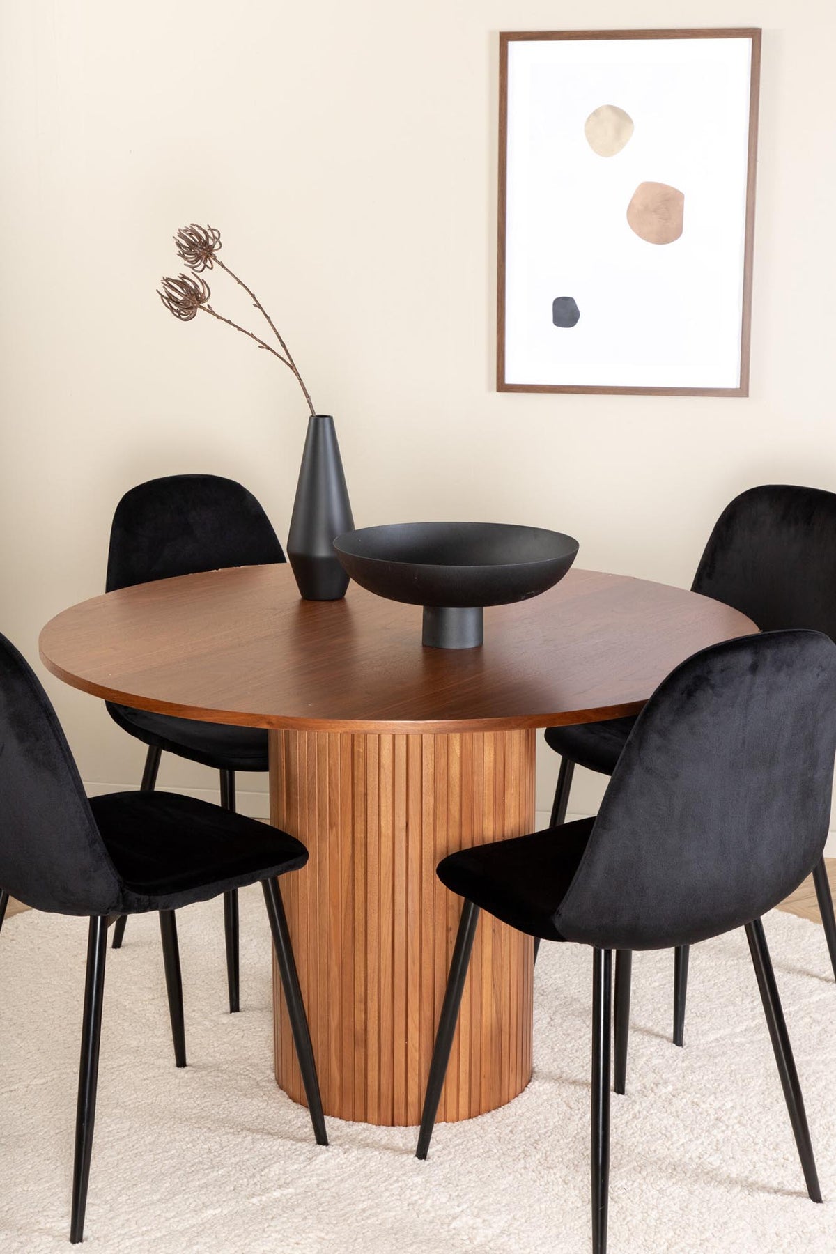 Bianca Esszimmerset + Polar ⌀110cm/4St. in Walnuss / Schwarz präsentiert im Onlineshop von KAQTU Design AG. Esszimmerset ist von Venture Home