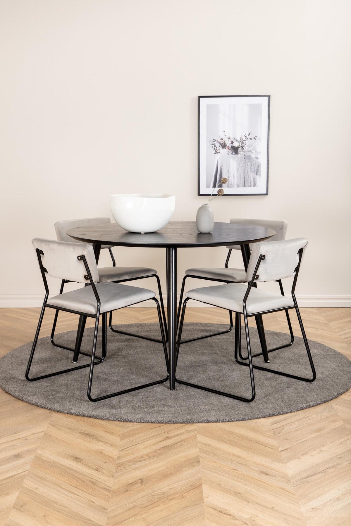 Dipp Esszimmerset + Kenth ⌀115cm/4St. in Schwarz präsentiert im Onlineshop von KAQTU Design AG. Esszimmerset ist von Venture Home