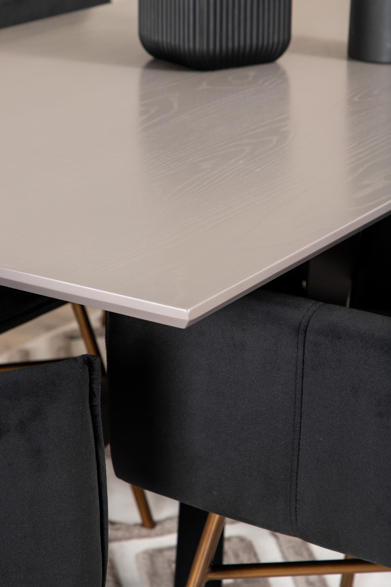 Stilvolles Esszimmerset für moderne Wohnräume von Venture Home.