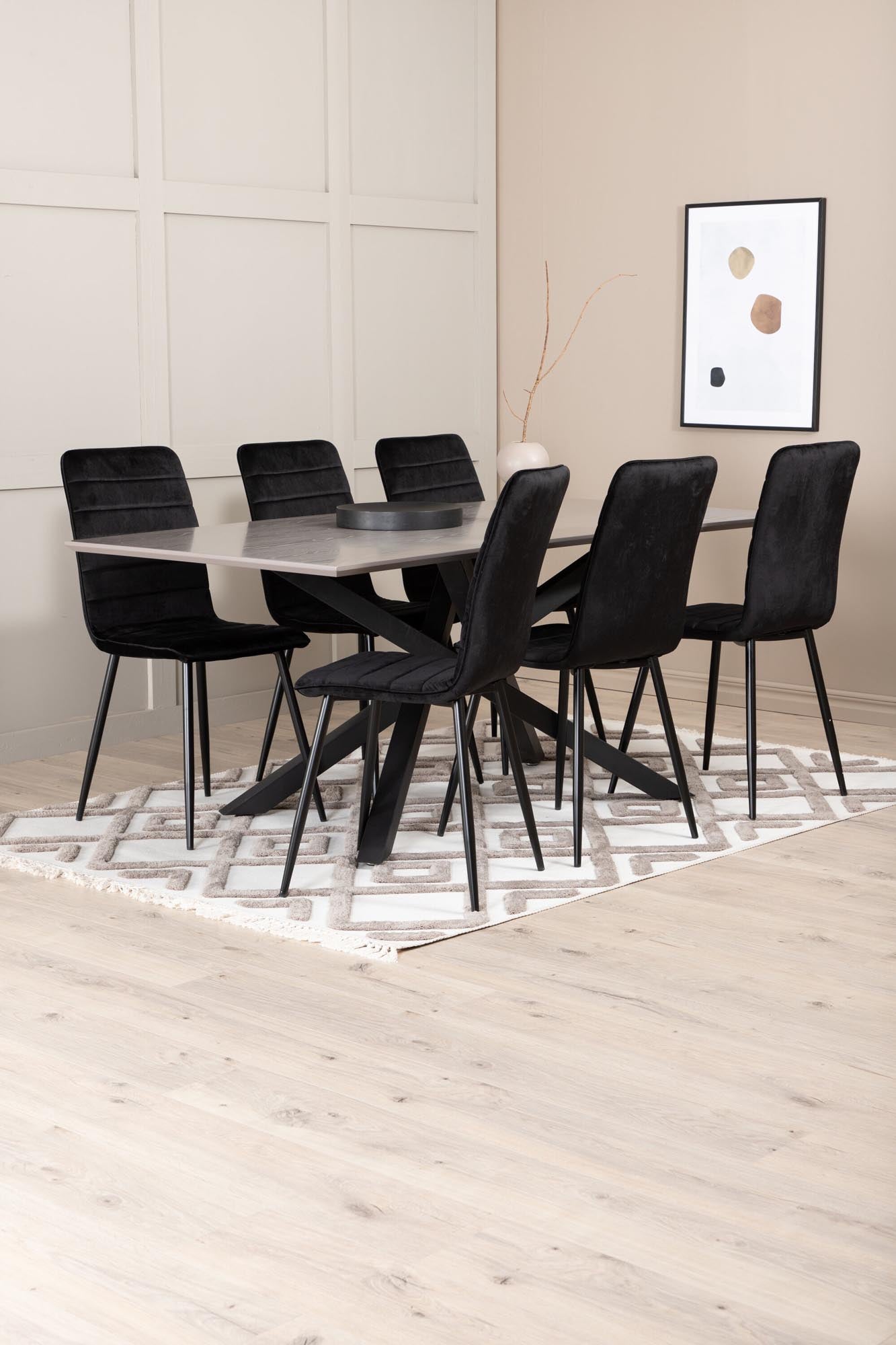 Elegantes Esszimmerset mit 180 cm Tisch und 6 luxuriösen Windu Stühlen. Ideal für gesellige Abende und modernes Wohndesign.