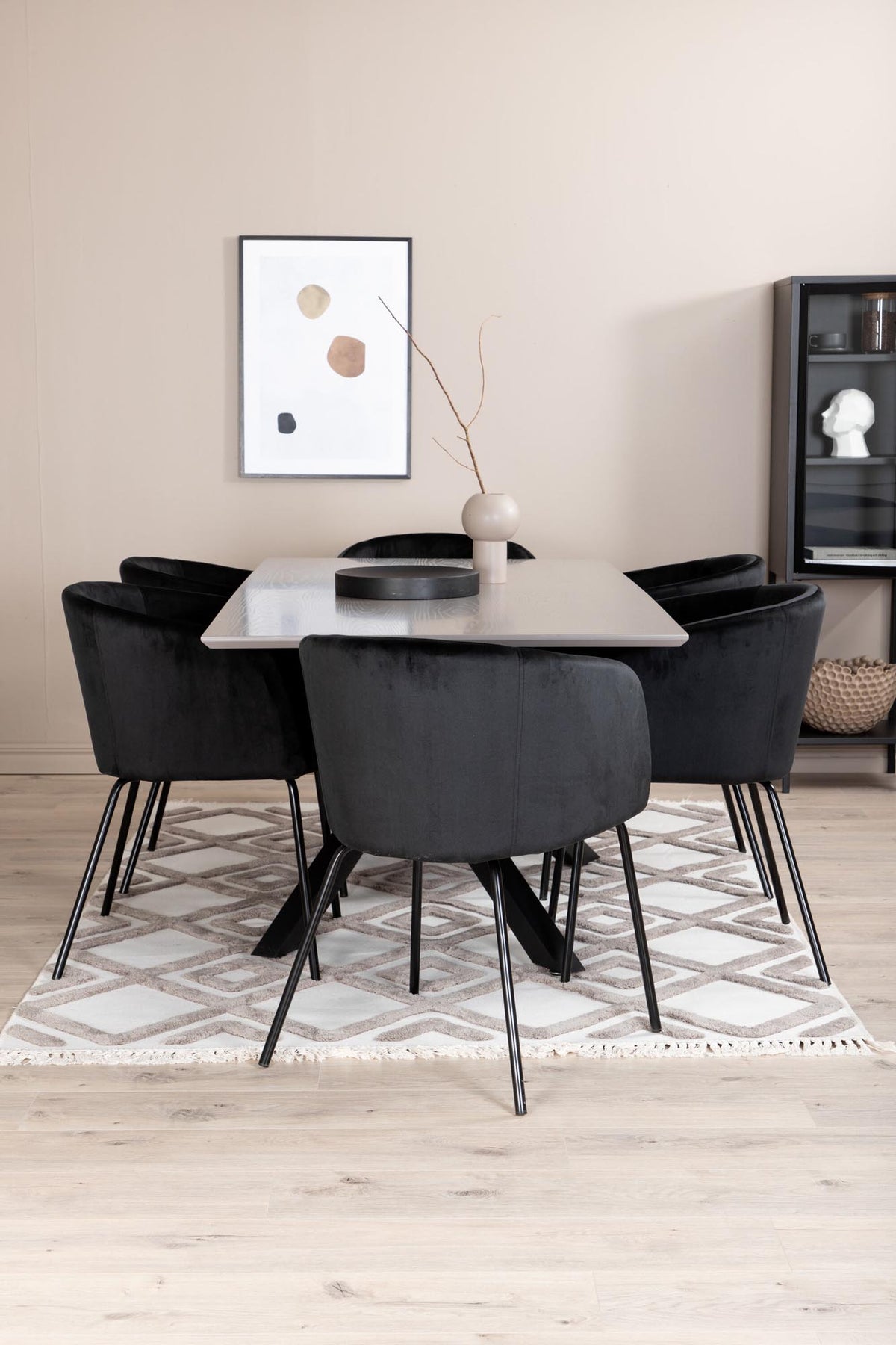 Piazza Esszimmerset + Berit 180cm/6St. in Grau / Schwarz präsentiert im Onlineshop von KAQTU Design AG. Esszimmerset ist von Venture Home