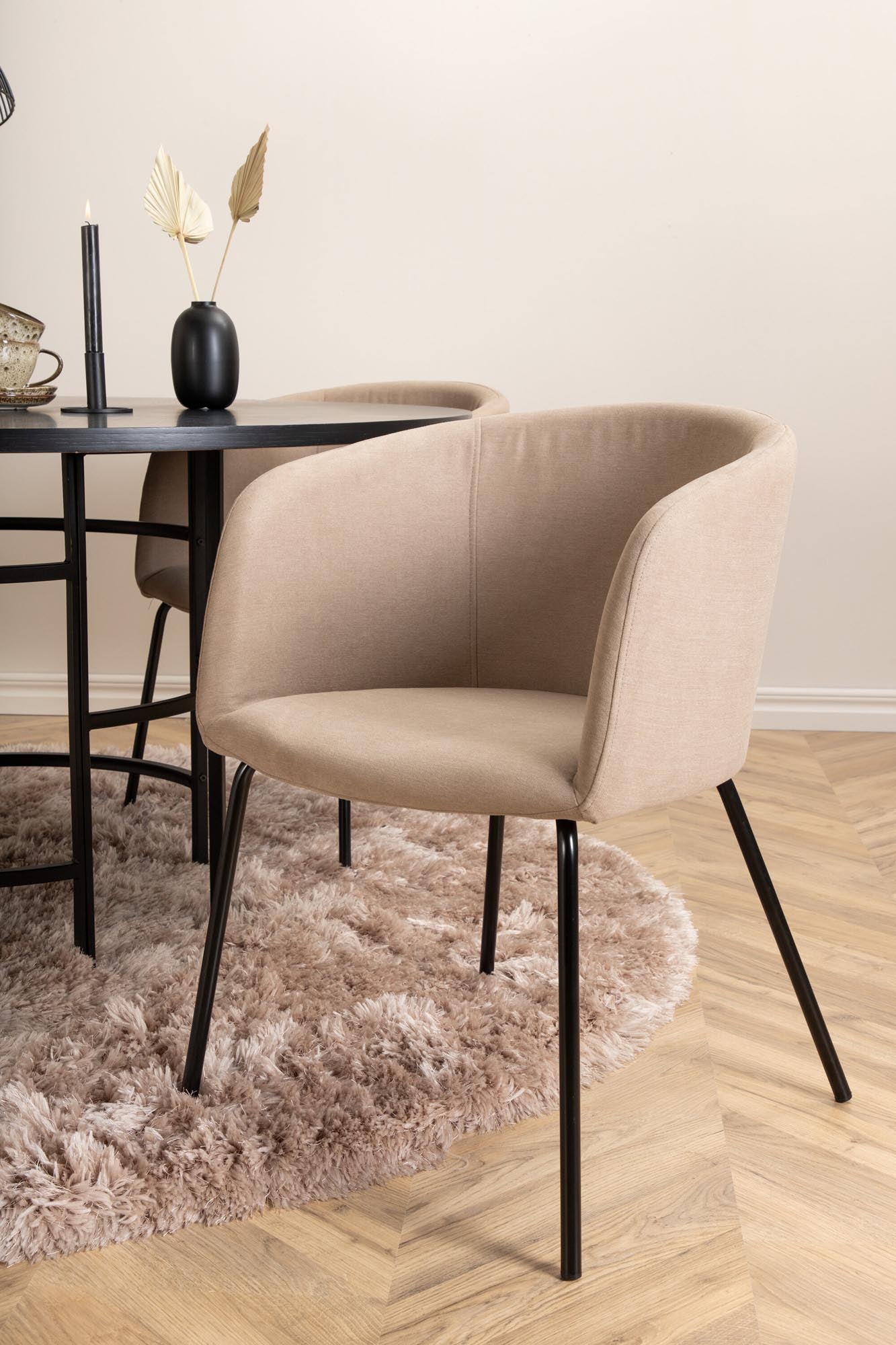 Elegantes Esszimmerset Copenhagen + Berit mit 140 cm Tisch und 4 komfortablen Stühlen. Ideal für gesellige Runden und stilvolle Akzente.