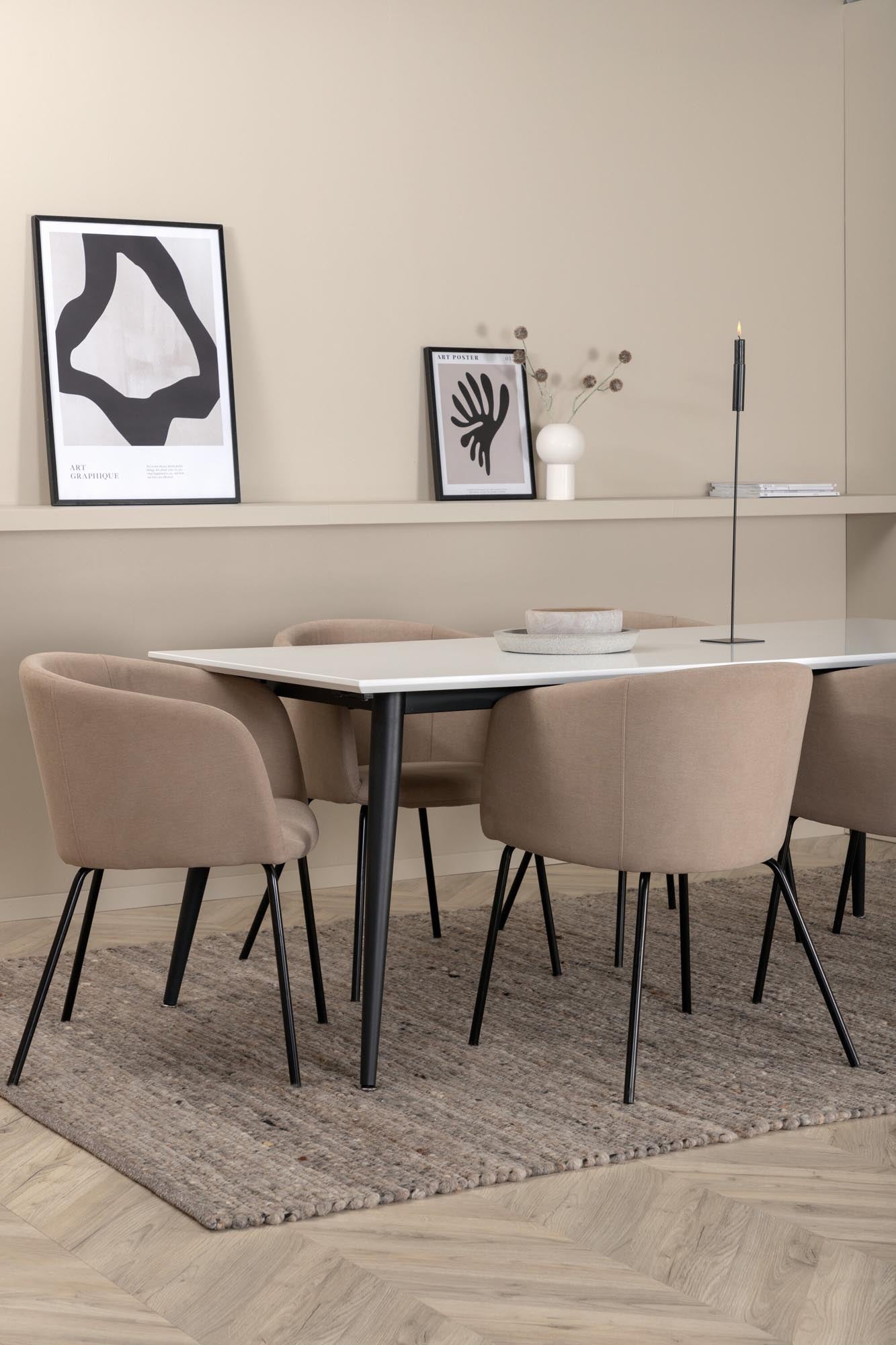 Stilvolles Esszimmerset Jimmy von Venture Home: 6 bequeme Berit Stühle und ausziehbarer Tisch für jeden Anlass.