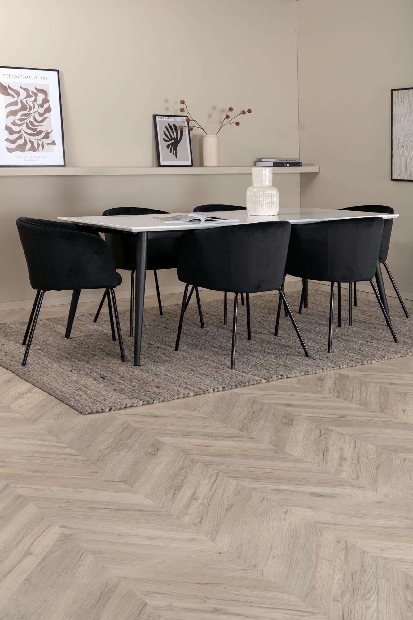 Elegantes Jimmy Esszimmerset 195cm mit 6 Berit Stühlen von Venture Home.