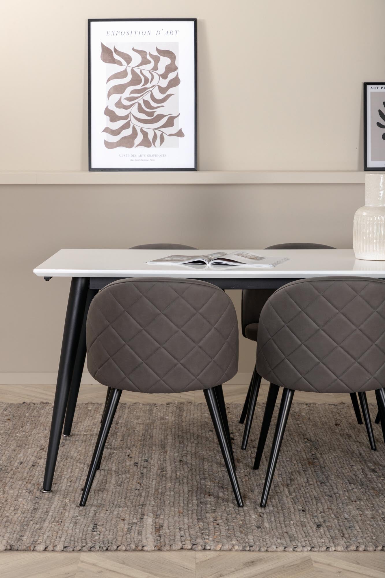 Stilvolles Jimmy Esszimmerset von Venture Home: Ausziehbarer Tisch (195-285cm) und 6 komfortable Velvet-Stühle für einladende Esszimmermomente.