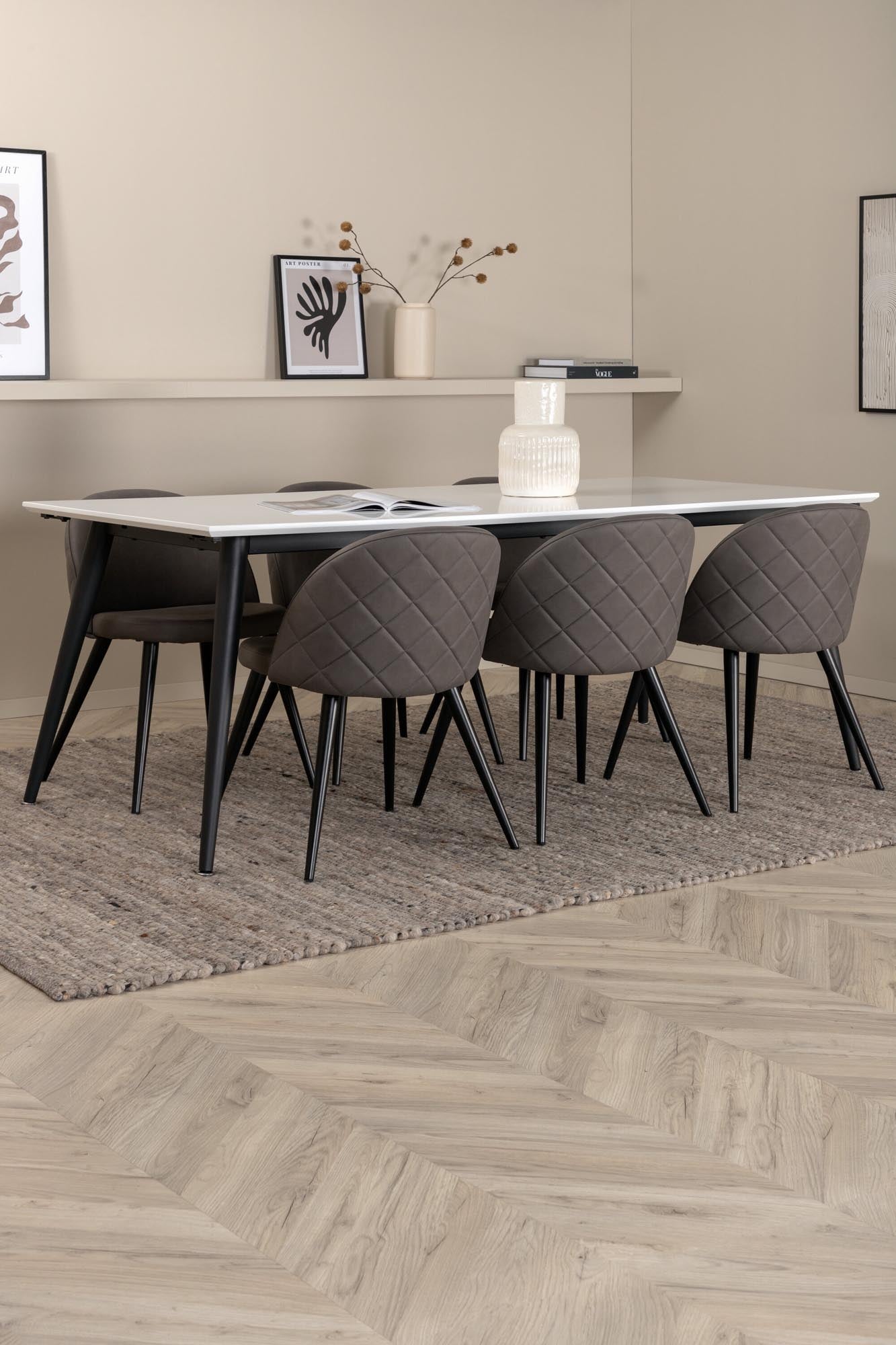 Entdecken Sie das elegante Jimmy Esszimmerset von Venture Home: Ausziehbarer Tisch und 6 stilvolle Velvet-Stühle für unvergessliche Essensmomente.