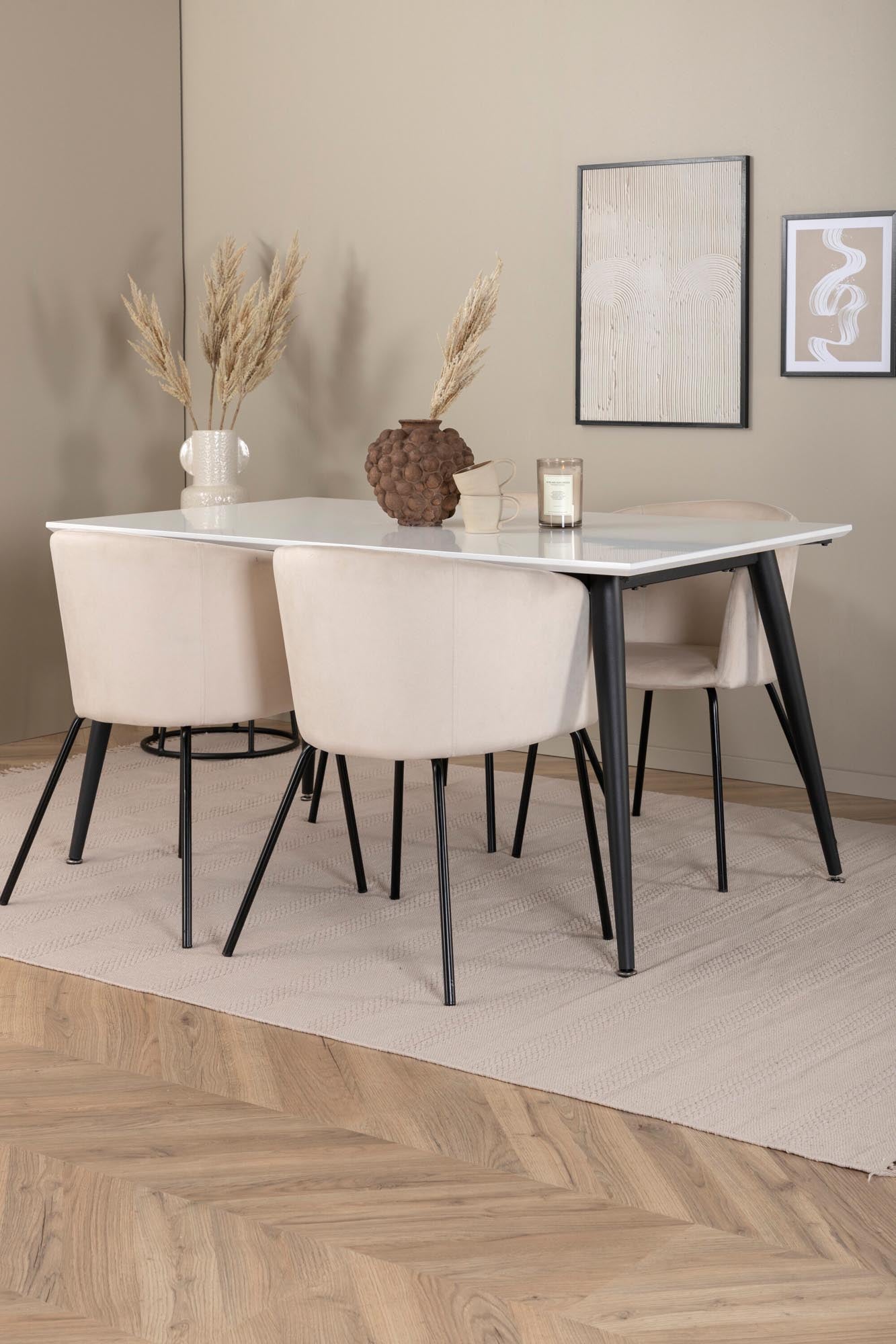 Modernes Jimmy Esszimmerset mit 4 Berit Stühlen von Venture Home.