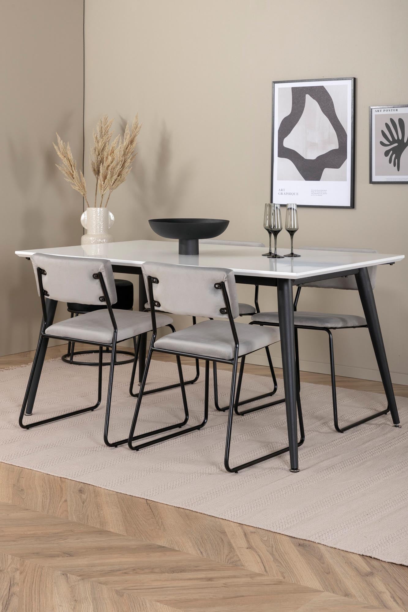 Modernes Esszimmerset: Ausziehbarer Tisch und stilvolle Stühle aus Samt für gesellige Runden und festliche Anlässe.