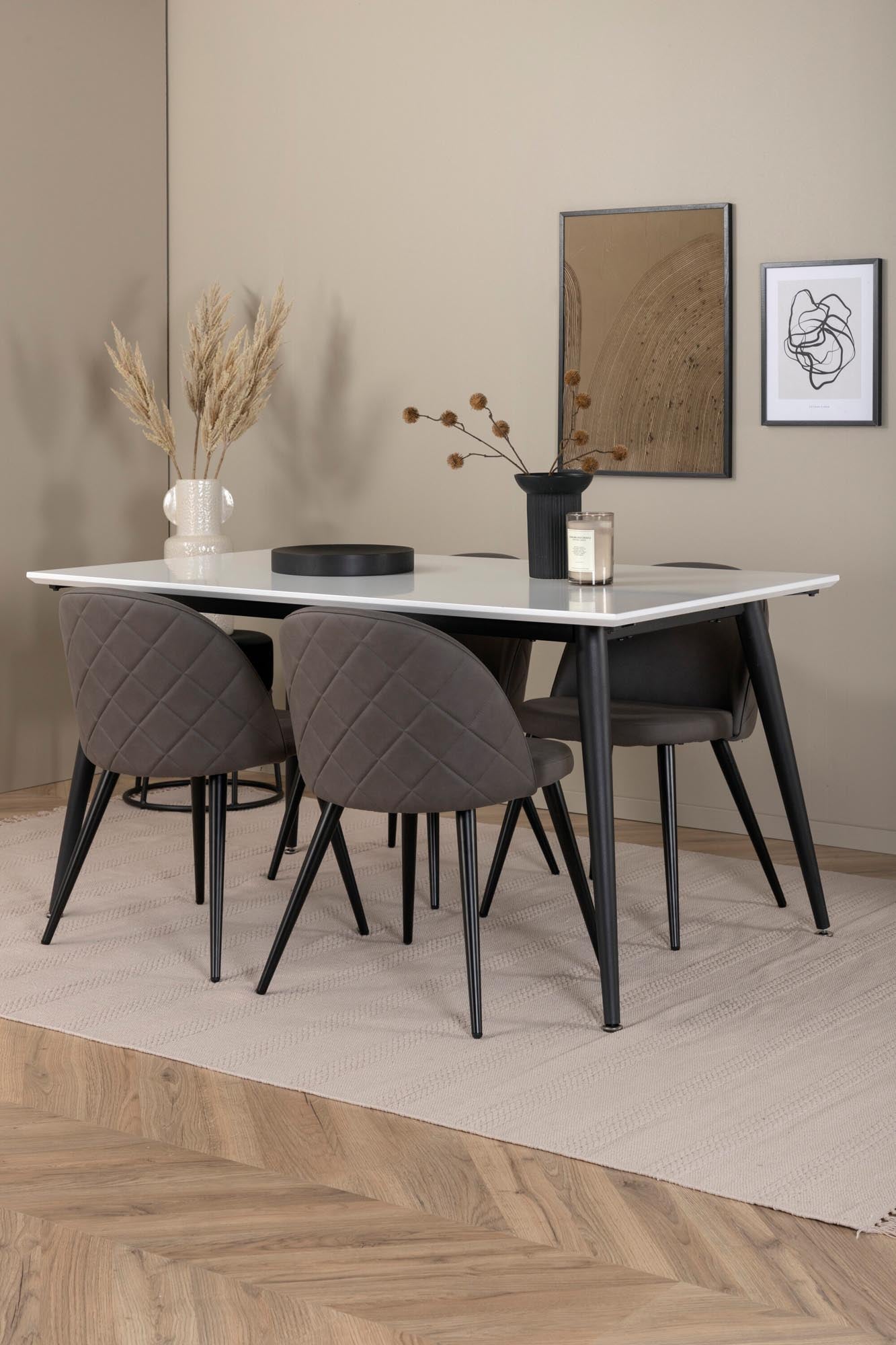 Stilvolles Jimmy Esszimmerset mit 4 Samtstühlen, 150cm, von Venture Home.