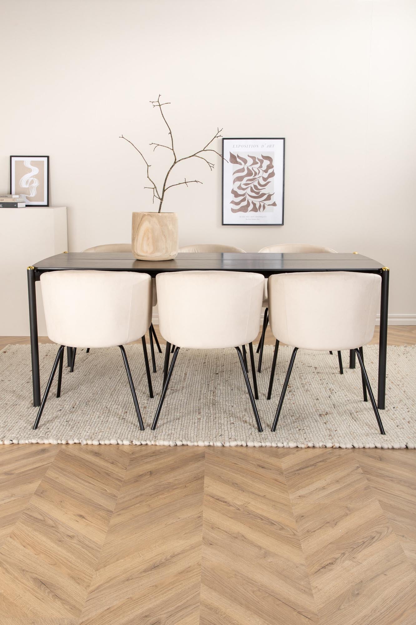 Entdecken Sie das Pelle Esszimmerset von Venture Home: Elegantes Design, hochwertige Materialien und optimaler Komfort für unvergessliche Essmomente.