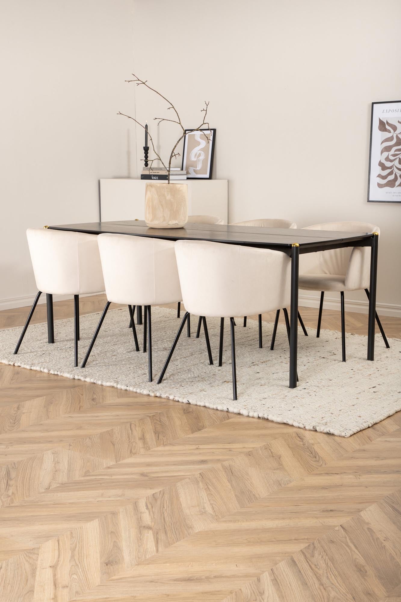 Pelle Esszimmerset: Skandinavisches Design für stilvolle Essbereiche.