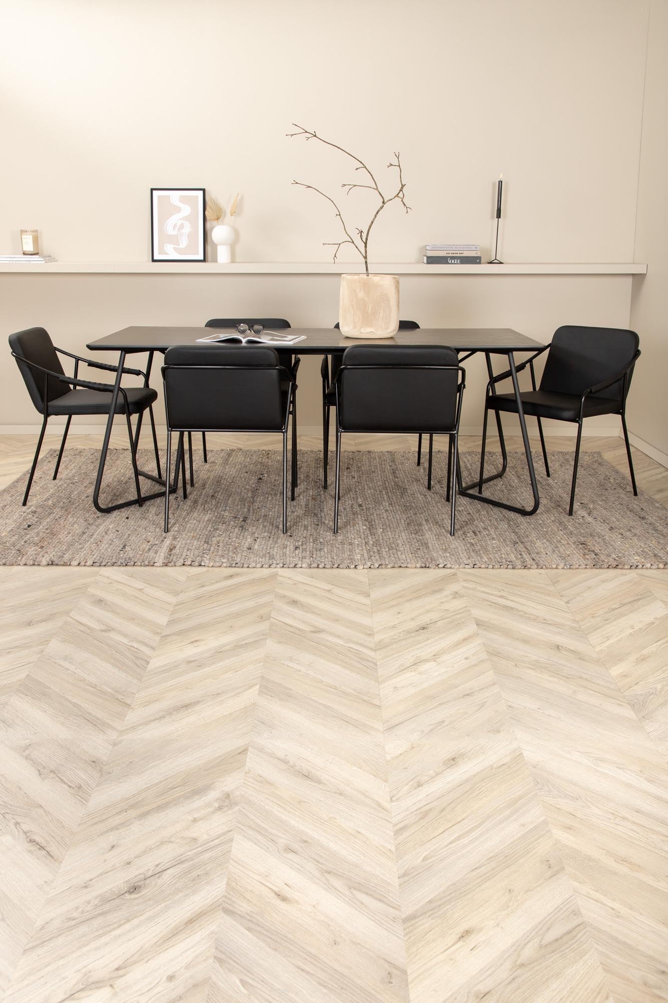 Elegantes Petra Esszimmerset mit 6 Stühlen, 190cm, von Venture Home.