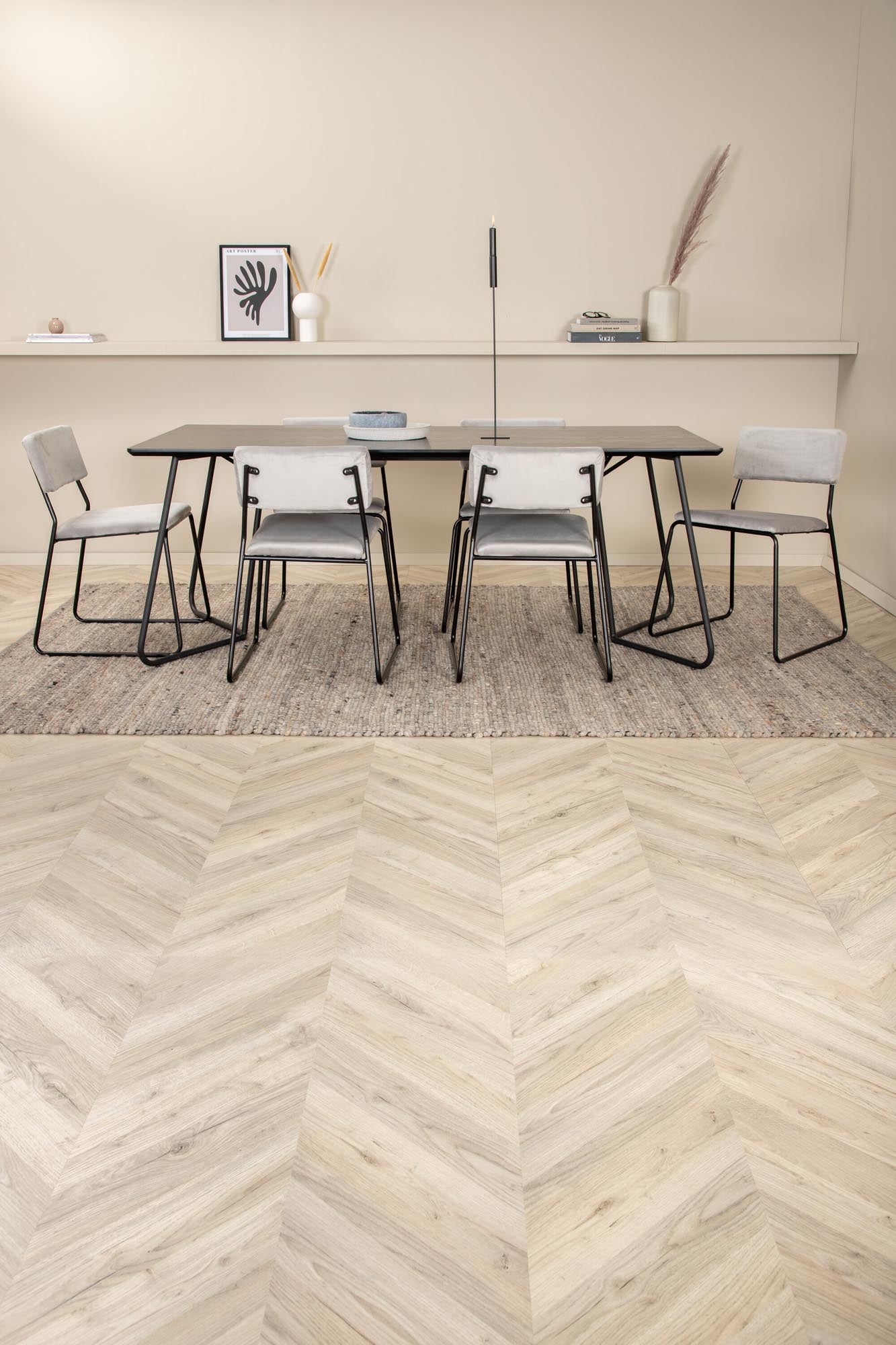 Stilvolles Esszimmerset mit 190 cm Tisch und 6 komfortablen Kenth-Stühlen. Ideal für gesellige Runden und modernes Wohnen.