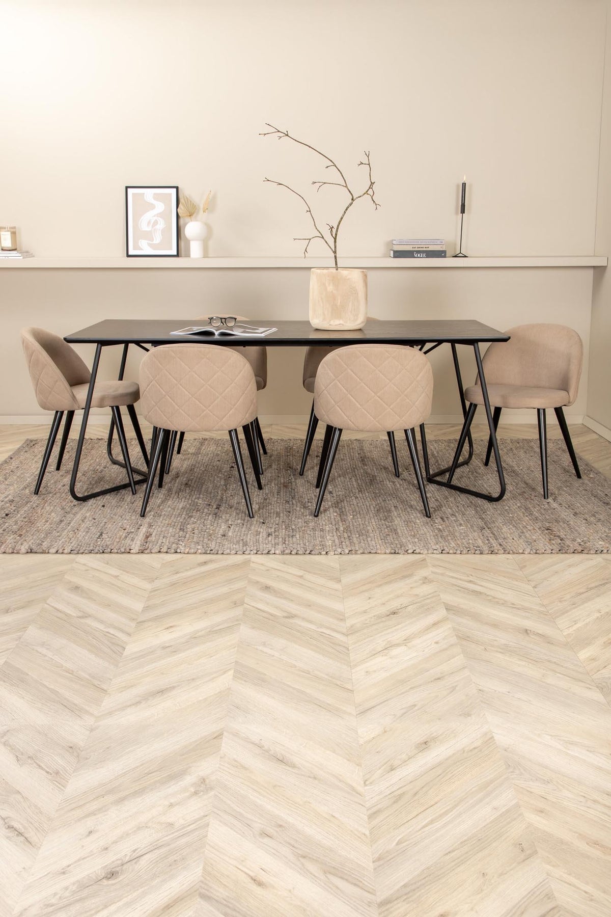 Petra Esszimmerset + Velvet Stitches 190cm/6St. in Beige, Schwarz präsentiert im Onlineshop von KAQTU Design AG. Esszimmerset ist von Venture Home