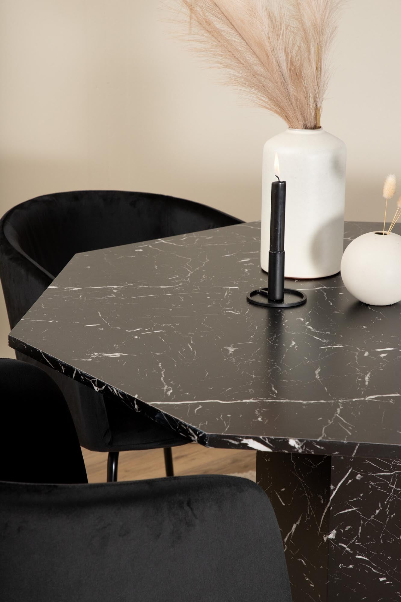 Stilvolles Marbs Esszimmerset für zeitlose Eleganz im Esszimmer.