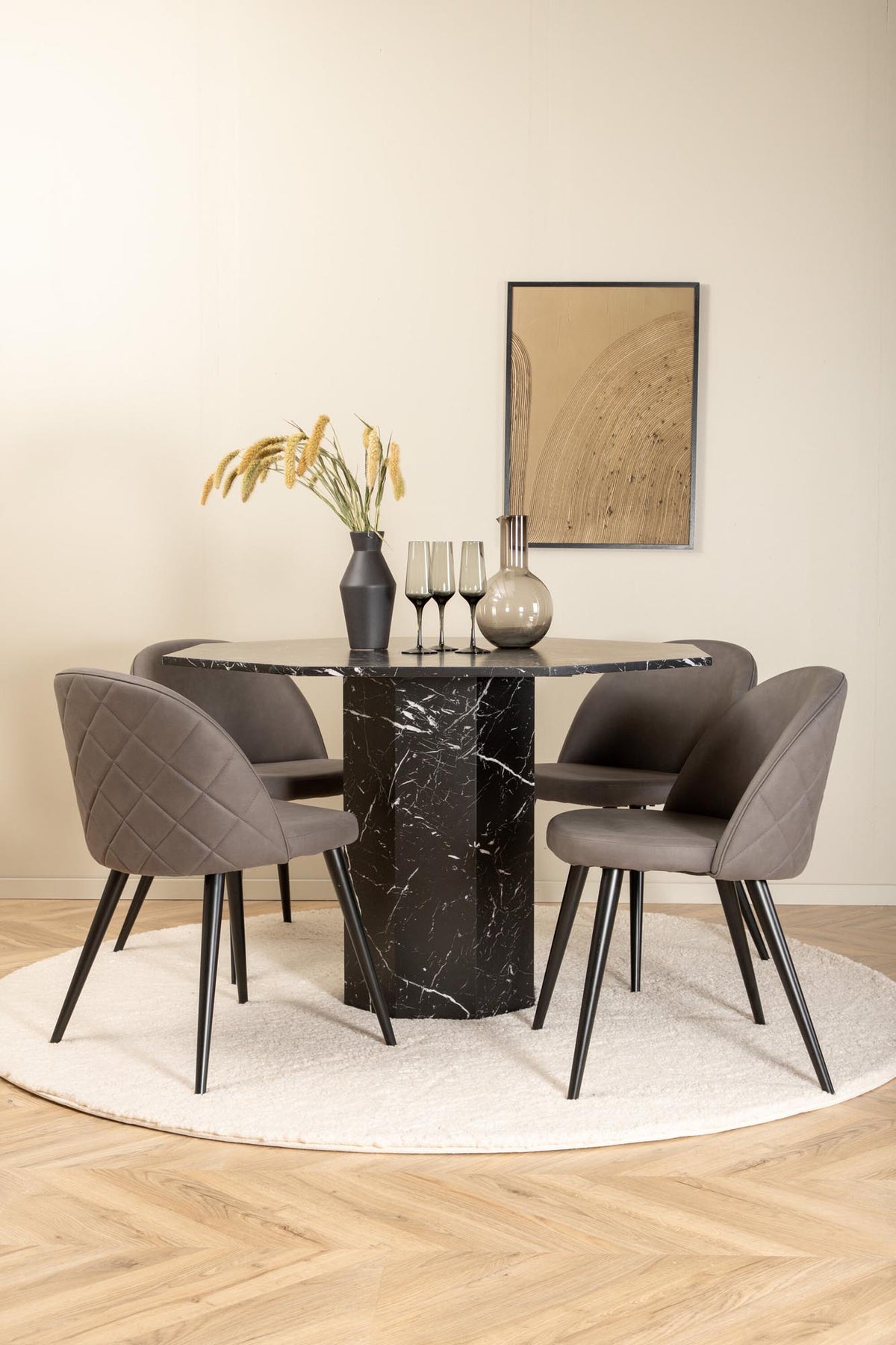 Marbs Esszimmerset + Velvet ⌀110cm/4St. in Schwarzgrau präsentiert im Onlineshop von KAQTU Design AG. Esszimmerset ist von Venture Home