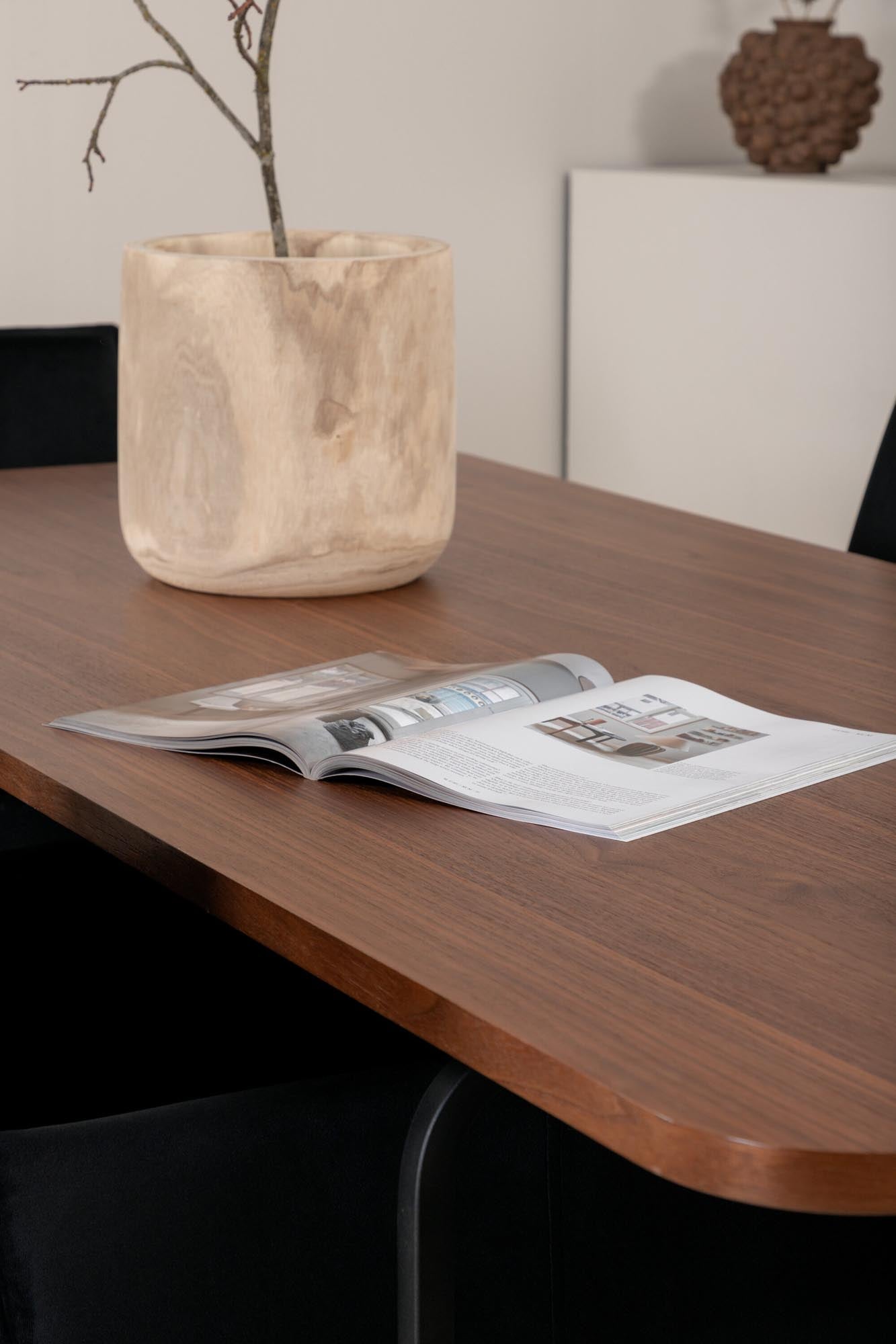 Stilvolles Esszimmerset Uno mit 200 cm Esstisch in edlem Walnussdekor und 6 komfortablen Stühlen der Serie Petra aus luxuriösem Samt.