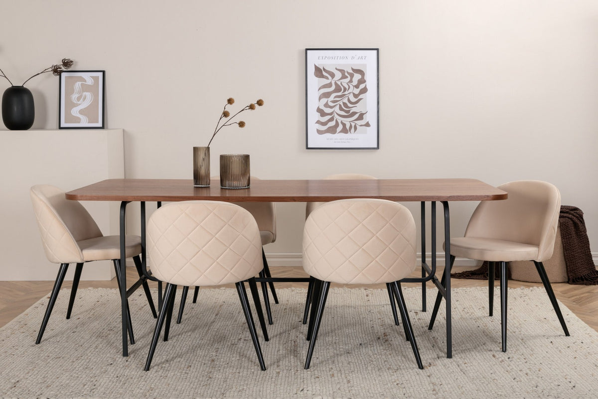 Rechteckiger Esstisch mit Tischplatte aus Nussbaum-MDF und Furnier, schwarzem Stahlgestell, kombiniert mit grauen Velvet-Stühlen mit Steppung