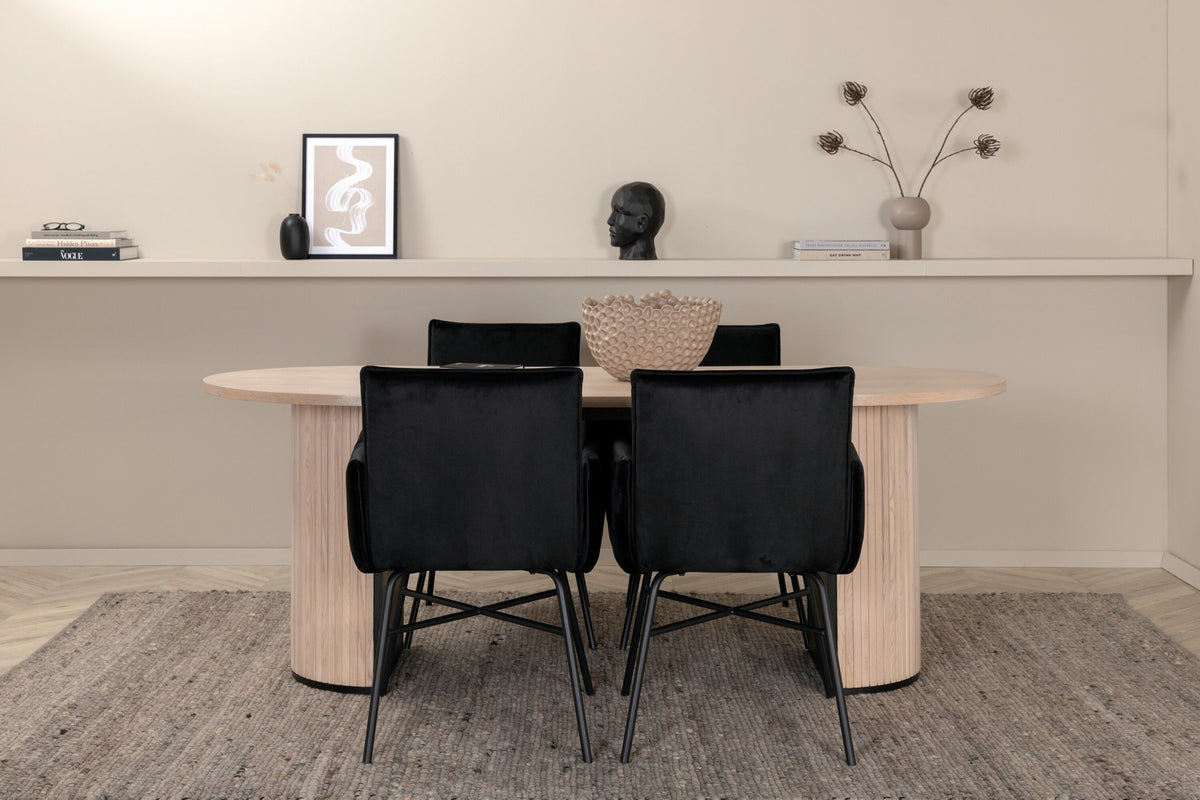 Schwarzer Esszimmerstuhl mit Pulverbeschichtung und ovaler Esstisch mit Whitewash-Tischplatte aus MDF, Set von Venture Home.