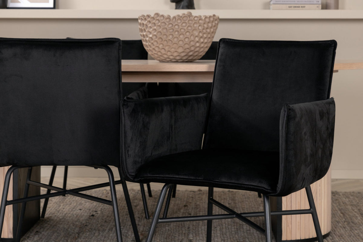 Schwarzer Esszimmerstuhl mit Pulverbeschichtung und ovaler Esstisch mit Whitewash-Tischplatte aus MDF, Set von Venture Home.