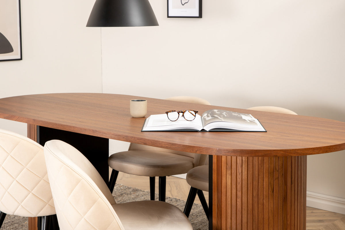 Bianca Esszimmerset + Velvet 200cm/4St. in Walnuss / Schwarz präsentiert im Onlineshop von KAQTU Design AG. Esszimmerset ist von Venture Home
