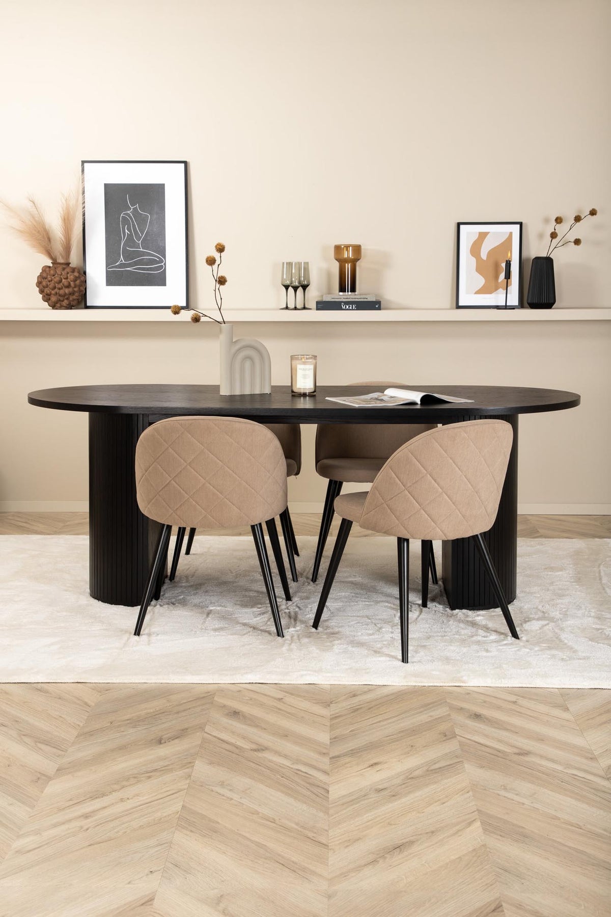 Bianca Esszimmerset + Velvet 200cm/4St. in Schwarz / Beige präsentiert im Onlineshop von KAQTU Design AG. Esszimmerset ist von Venture Home