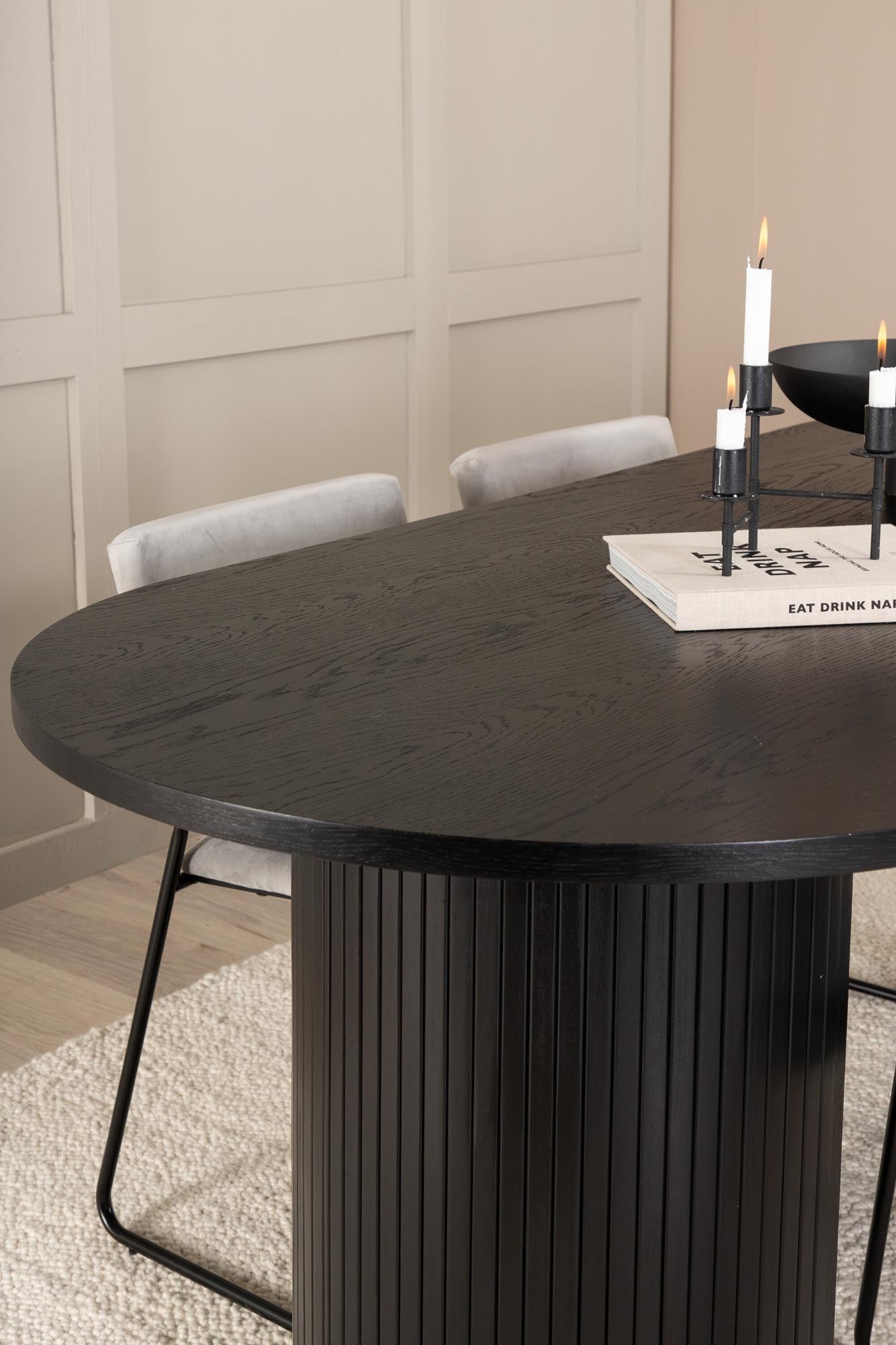 Elegantes Bianca Esszimmerset mit ovalem Kenth Tisch (200 cm) und 4 stilvollen Samtstühlen für einladende Essmomente.