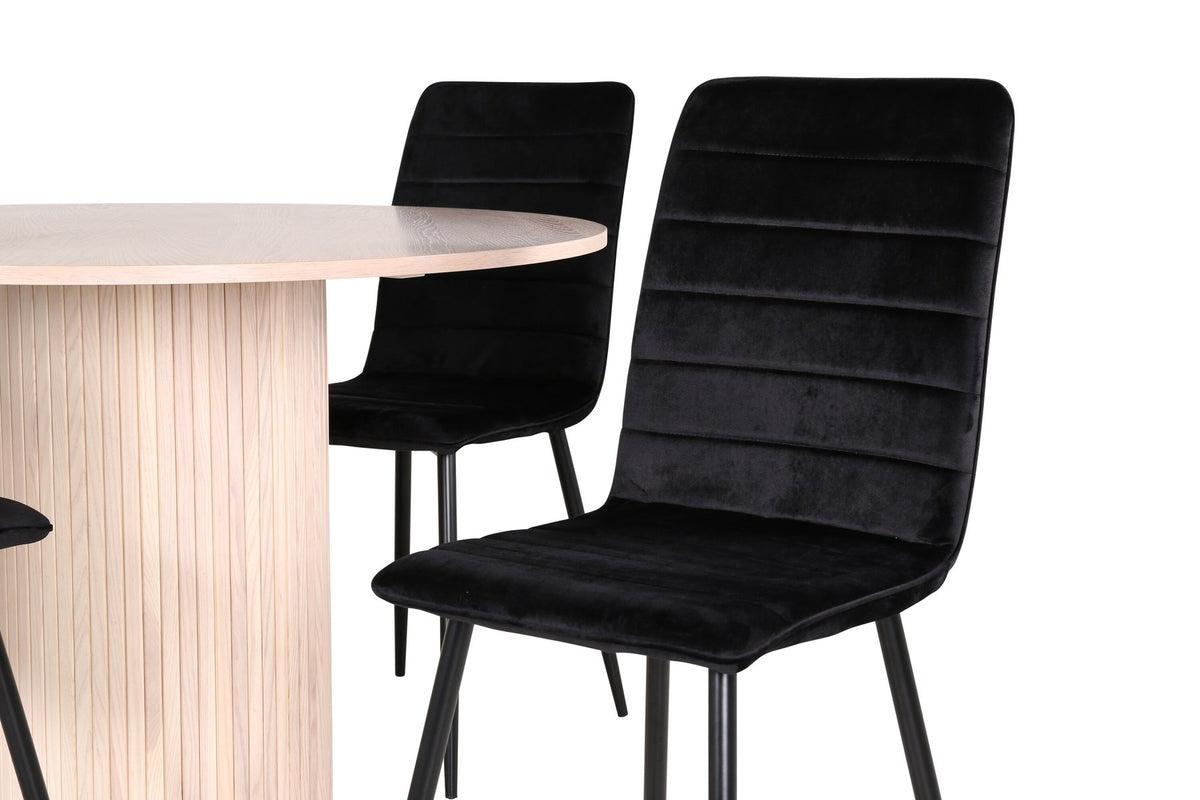 Rundes Esszimmerset Bianca mit schwarzer MDF-Tischplatte, Rippengestell und vier Windu-Stühlen mit schwarzem Samtbezug und Stahlbeinen.