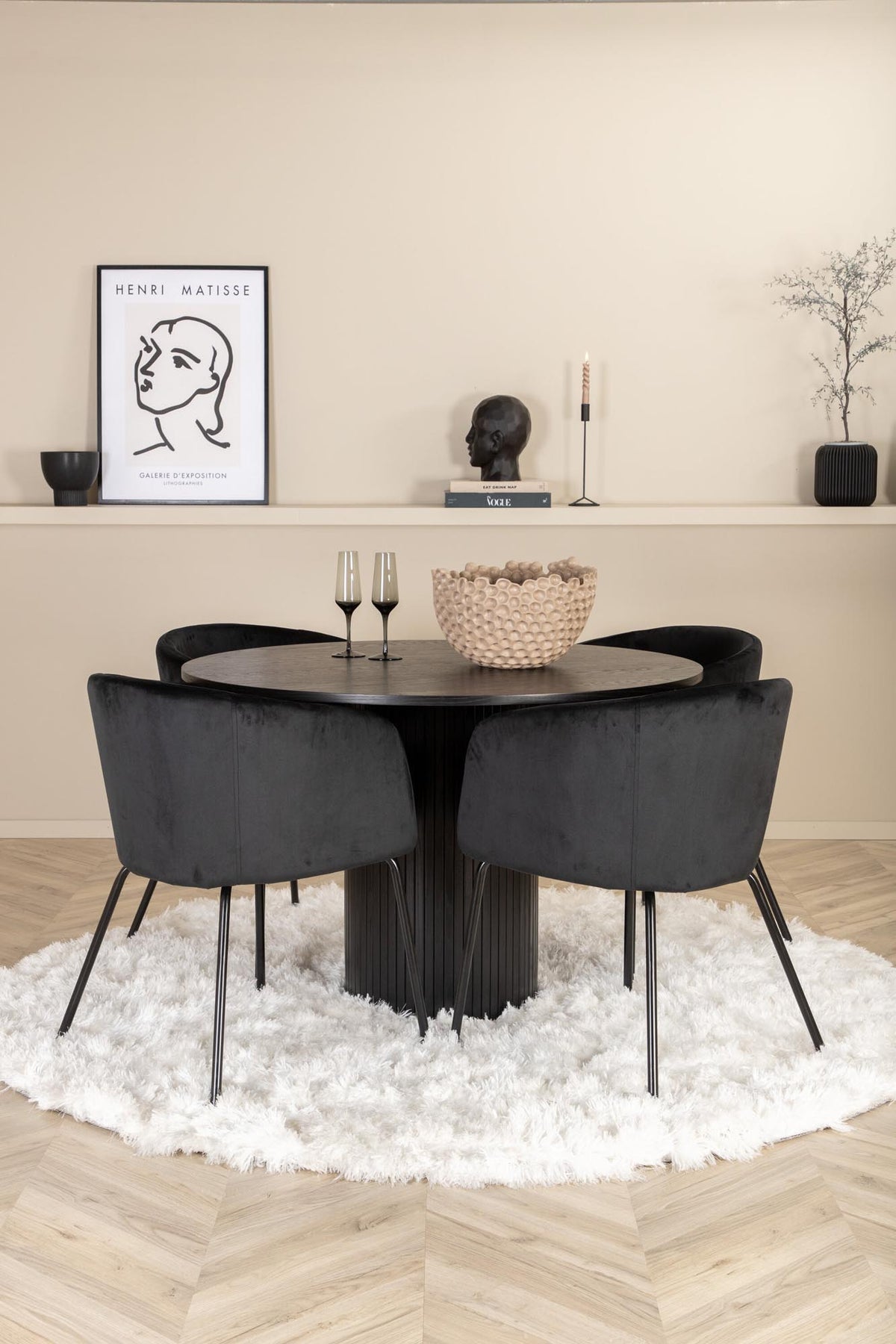 Bianca Esszimmerset + Berit ⌀110cm/4St. in Schwarz / Schwarz präsentiert im Onlineshop von KAQTU Design AG. Esszimmerset ist von Venture Home