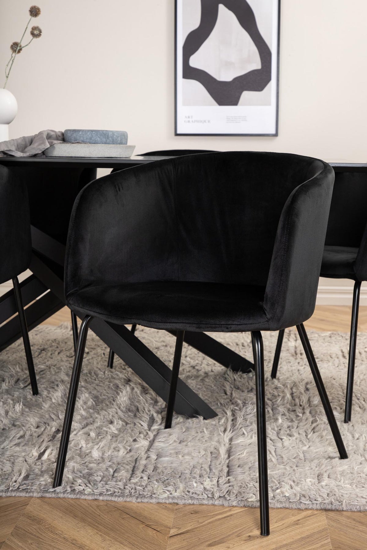 Piazza Esszimmerset + Berit 180cm/6St. in Schwarz präsentiert im Onlineshop von KAQTU Design AG. Esszimmerset ist von Venture Home