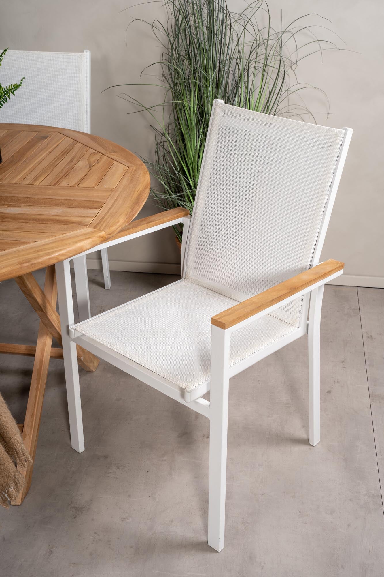 Outdoor-Tischset Kenya + Texas ⌀120cm/4St. in Weiss präsentiert im Onlineshop von KAQTU Design AG. Gartentischset ist von Venture Home