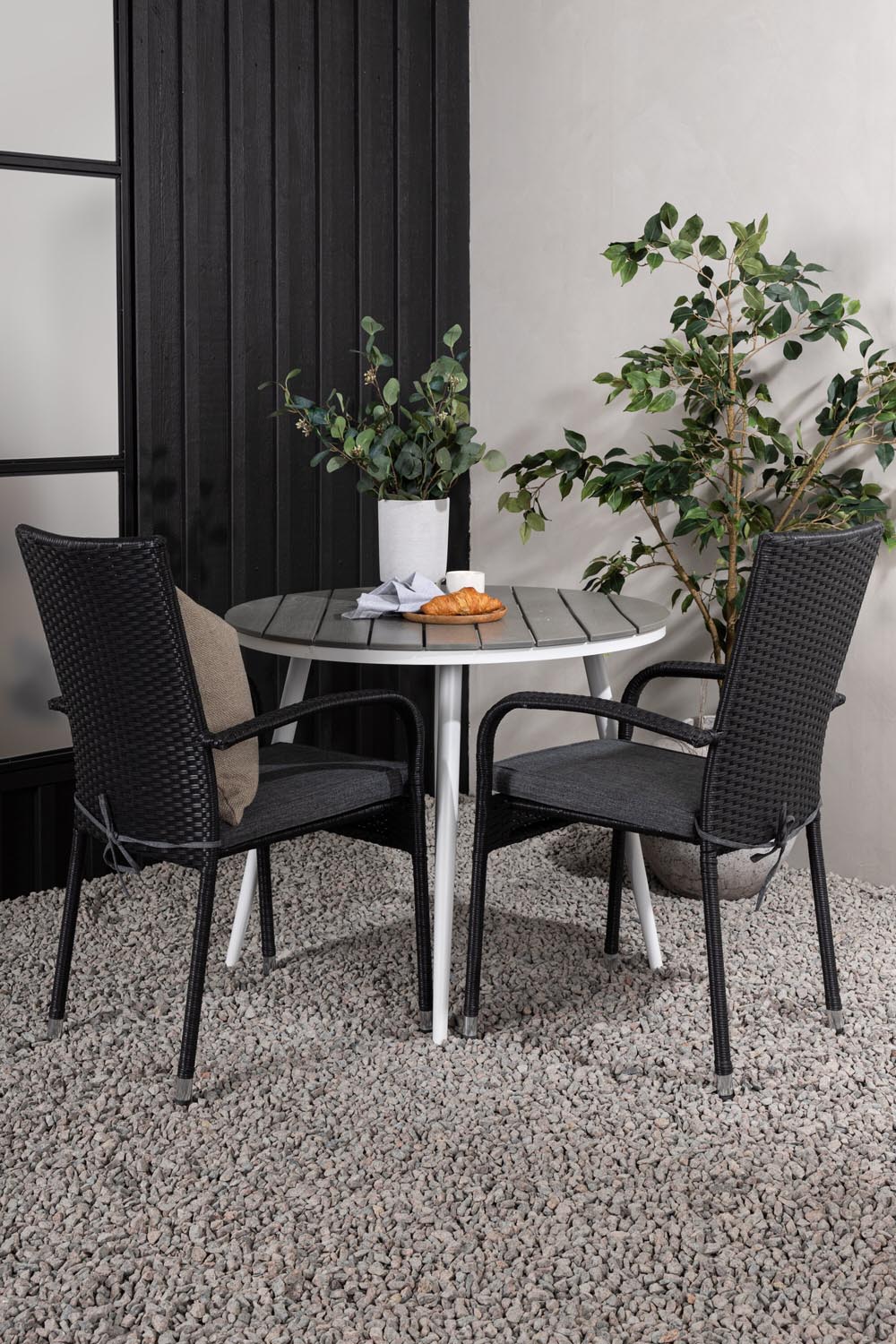 Break Outdoor-Tischset + Anna ⌀90cm/2St. in Weiss / Grau präsentiert im Onlineshop von KAQTU Design AG. Gartentischset ist von Venture Home