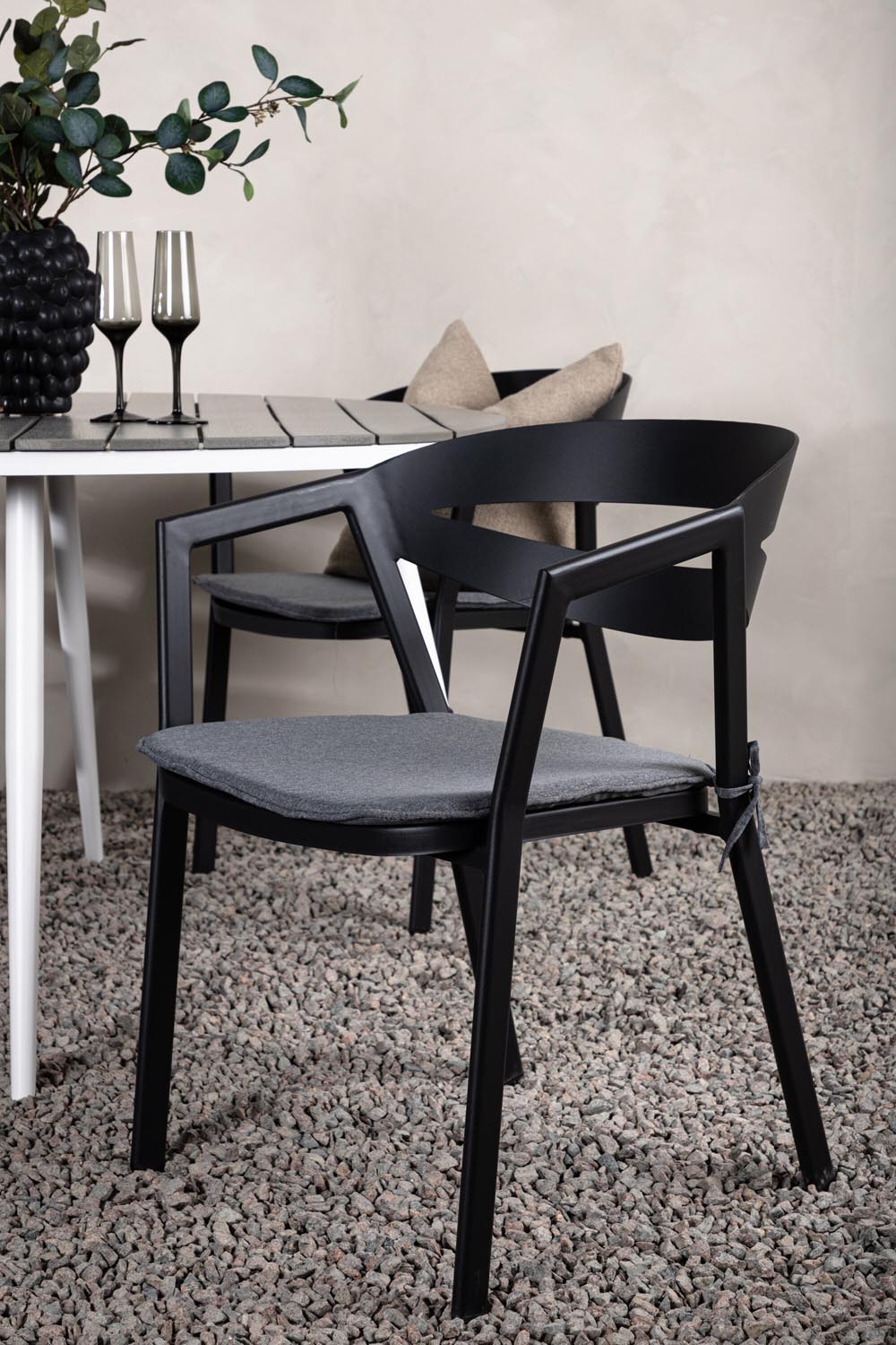 Break Outdoor-Tischset + Slit ⌀120cm/4St. in Weiss präsentiert im Onlineshop von KAQTU Design AG. Gartentischset ist von Venture Home