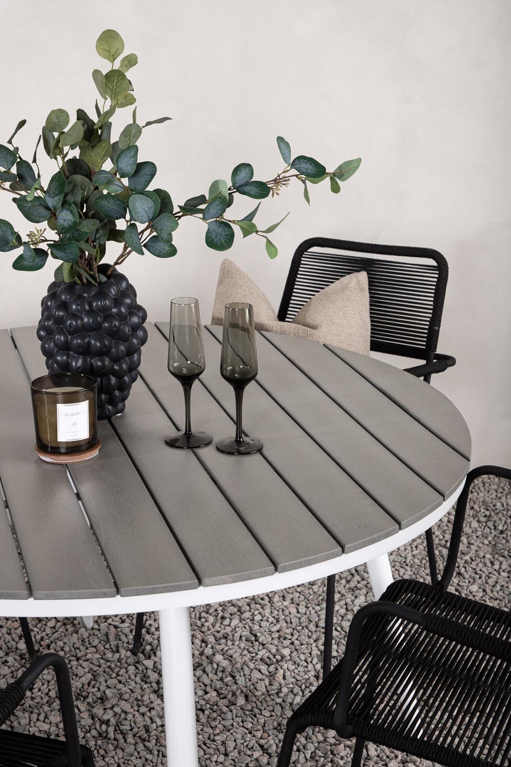 Break Outdoor-Tischset + Lindos Arm ⌀120cm/4St. in Weiss präsentiert im Onlineshop von KAQTU Design AG. Gartentischset ist von Venture Home