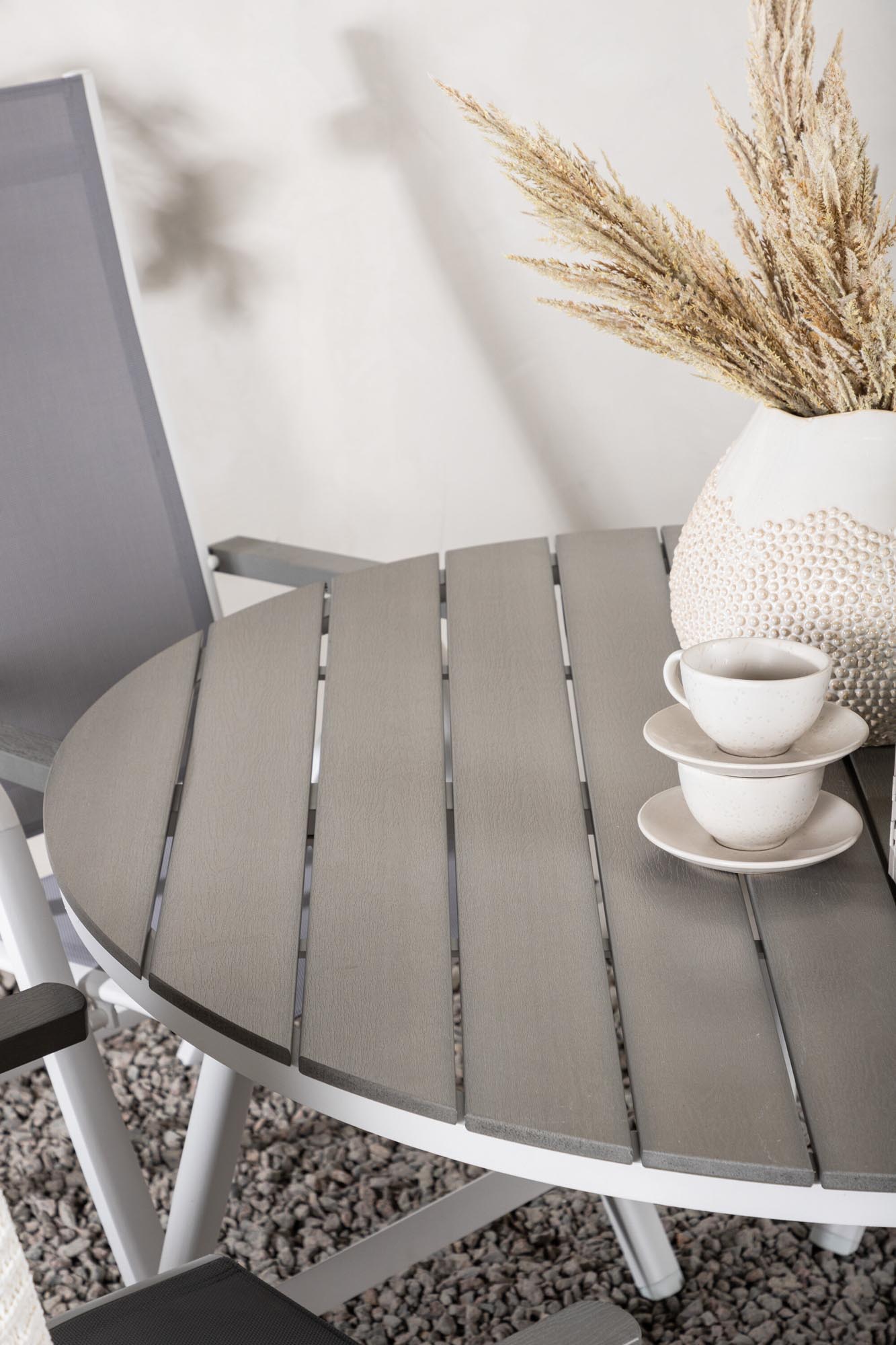 Break Outdoor-Tischset + Albany ⌀120cm/4St. in Weiss präsentiert im Onlineshop von KAQTU Design AG. Gartentischset ist von Venture Home