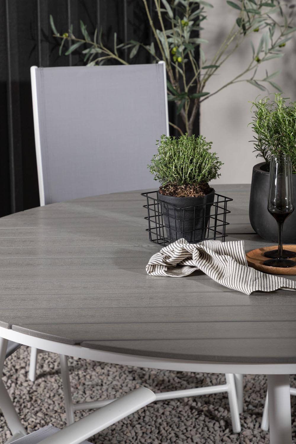 Break Outdoor-Tischset ⌀150cm/6St. in Weiss präsentiert im Onlineshop von KAQTU Design AG. Gartentischset ist von Venture Home