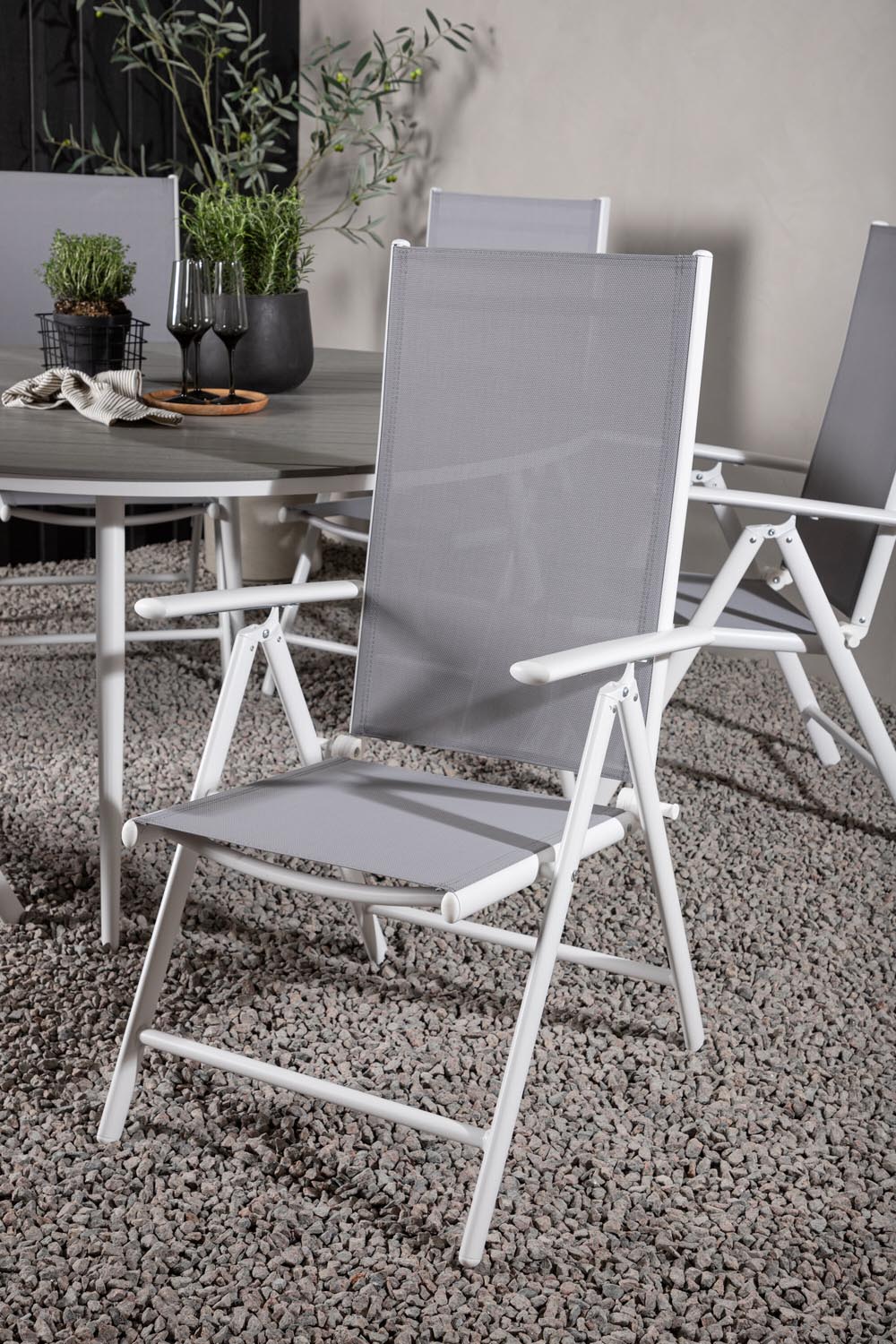 Break Outdoor-Tischset ⌀150cm/6St. in Weiss präsentiert im Onlineshop von KAQTU Design AG. Gartentischset ist von Venture Home