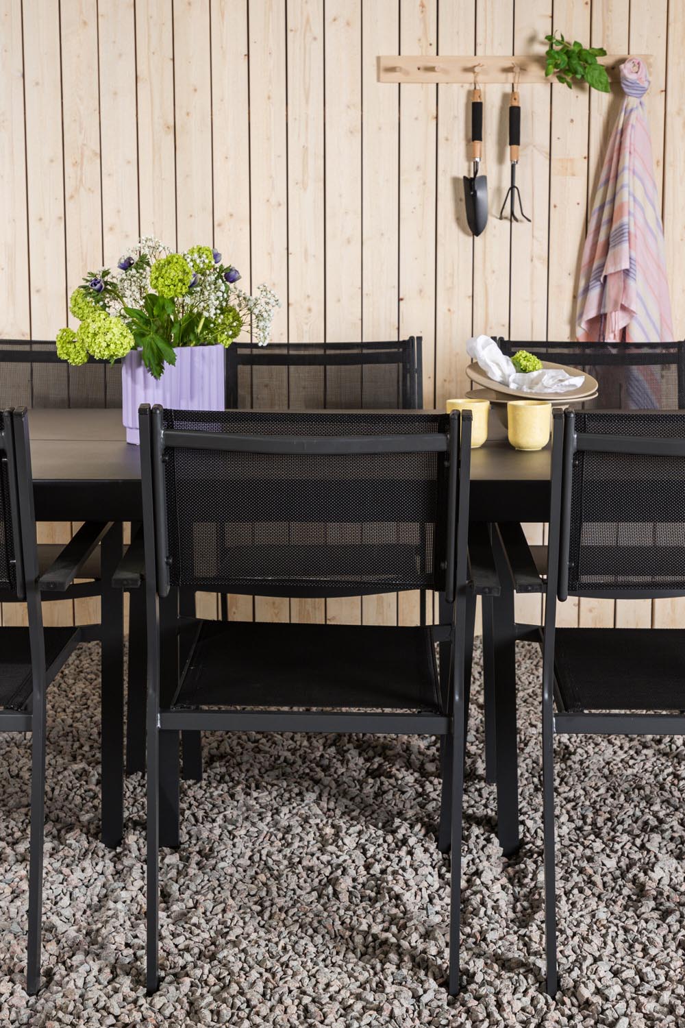 Modena Gartentisch Set in Schwarz präsentiert im Onlineshop von KAQTU Design AG. Gartentischset ist von Venture Home